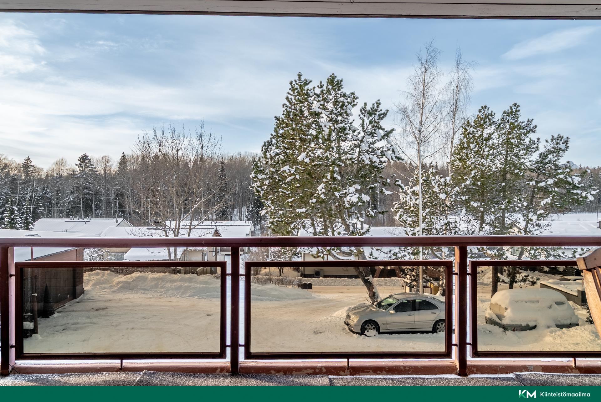 Parveke näkymää talvella