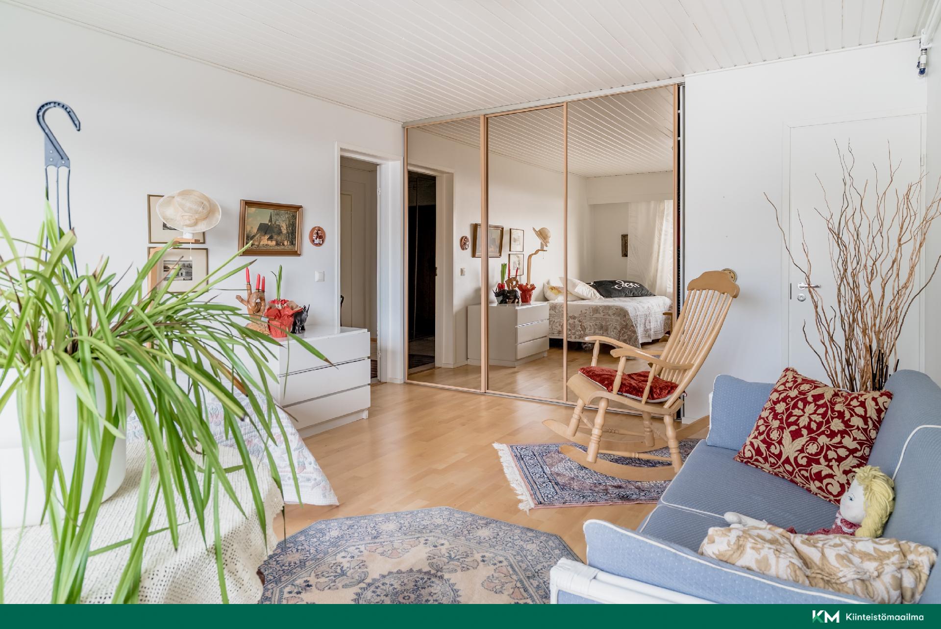 Alakerran makuuhuone 3