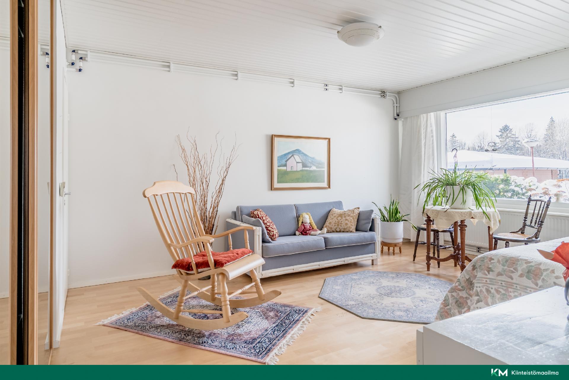 Alakerran makuuhuone 3