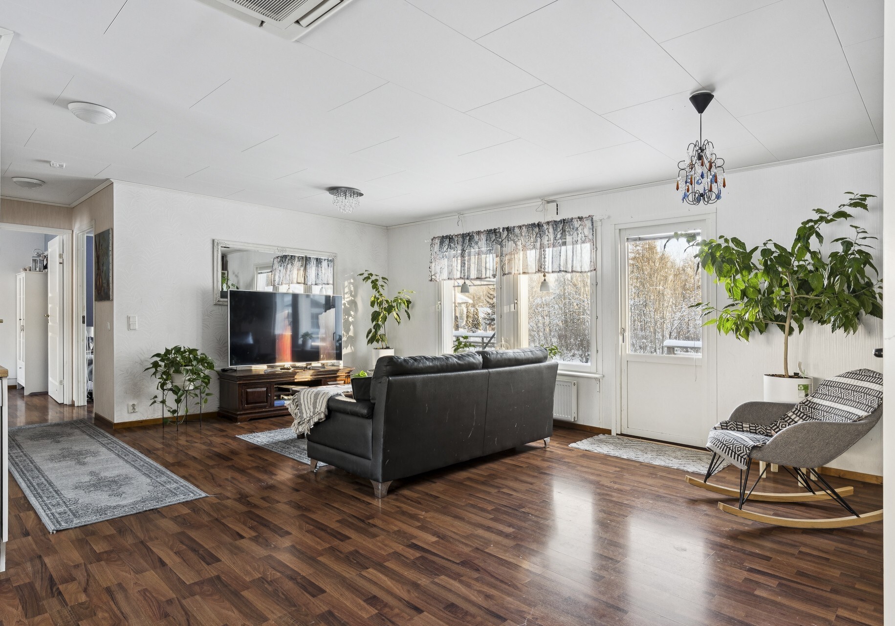 Olohuone käynti terassille