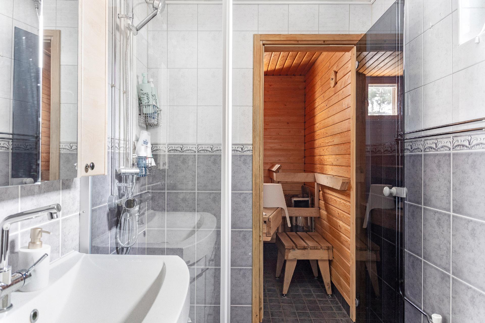 Kultarikonpolku 4, Tikkurila, Vantaa