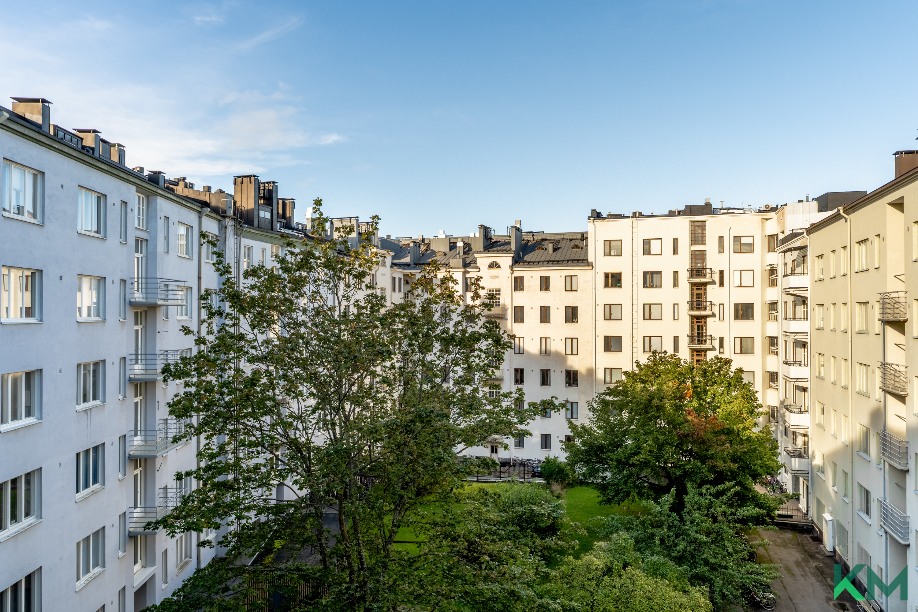 sisäpiha parvekkeelta