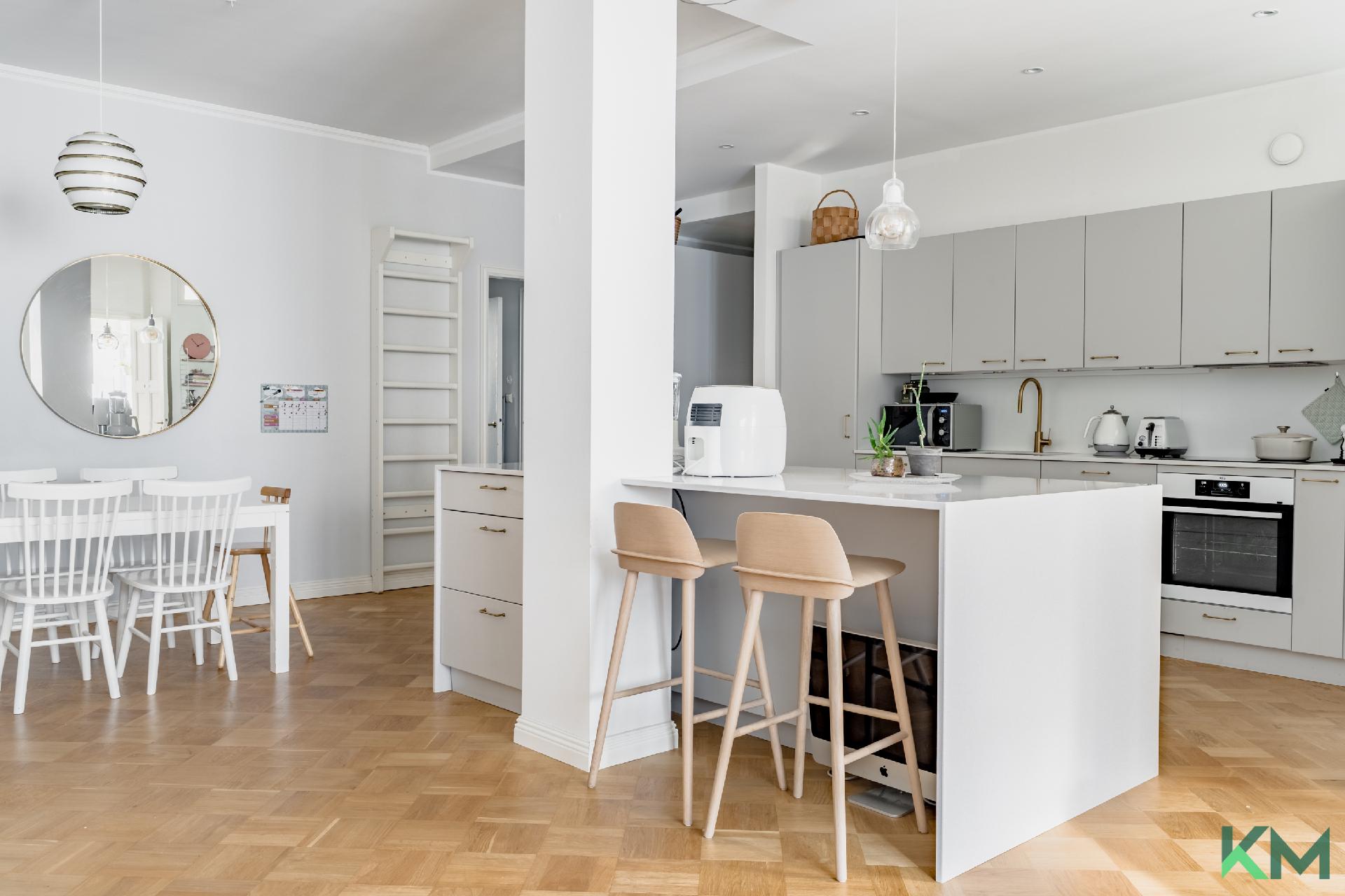 olohuoneesta keittiöön