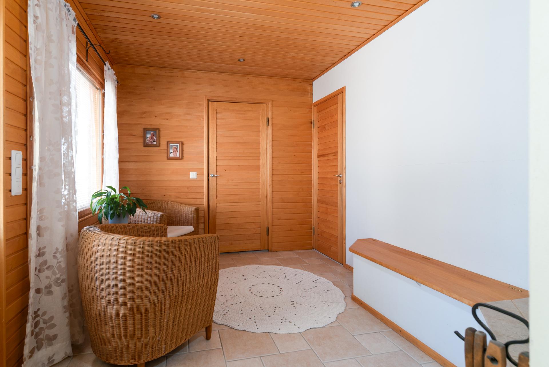 Takkahuone/ oleskelutila