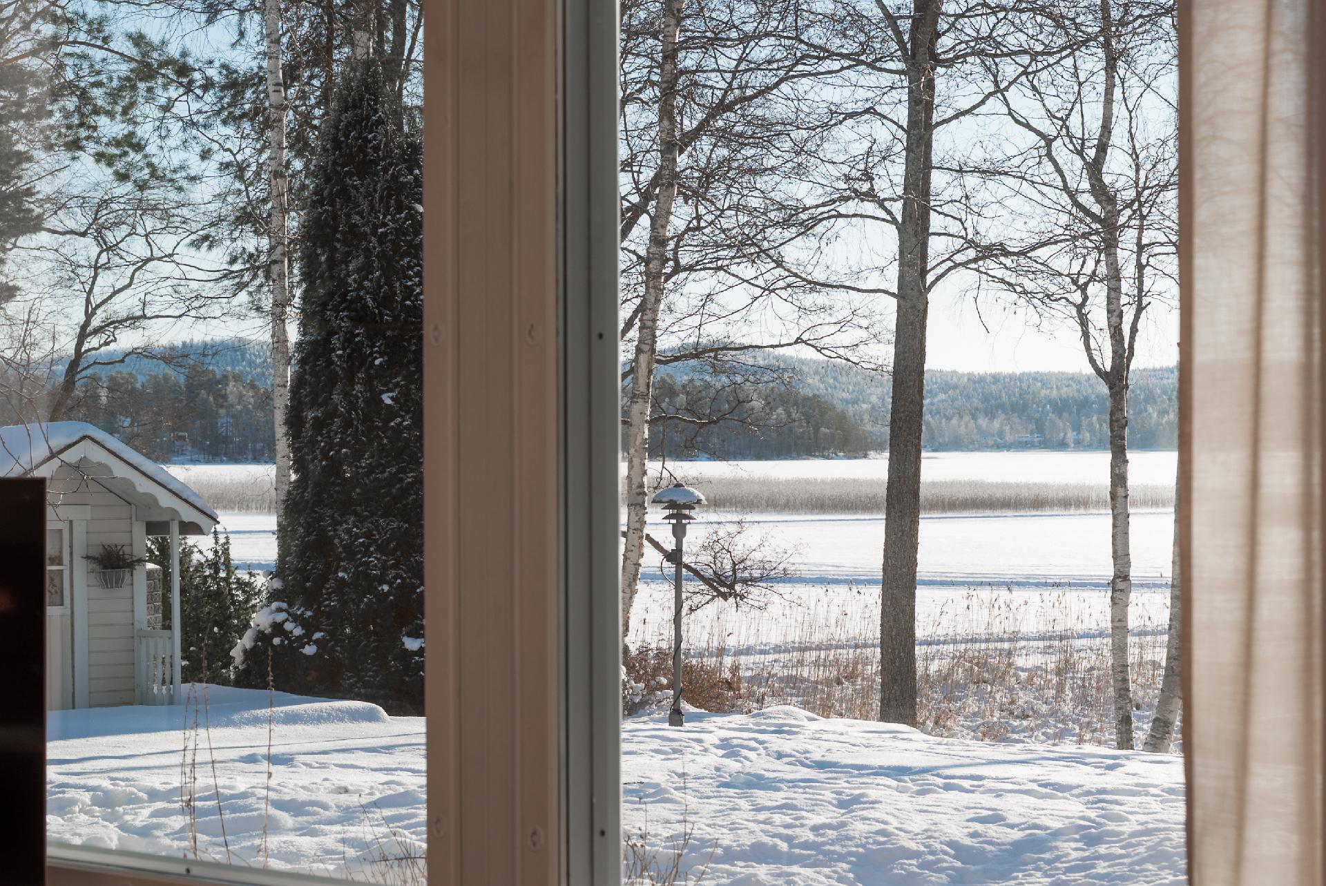 Näkymää olohuoneesta