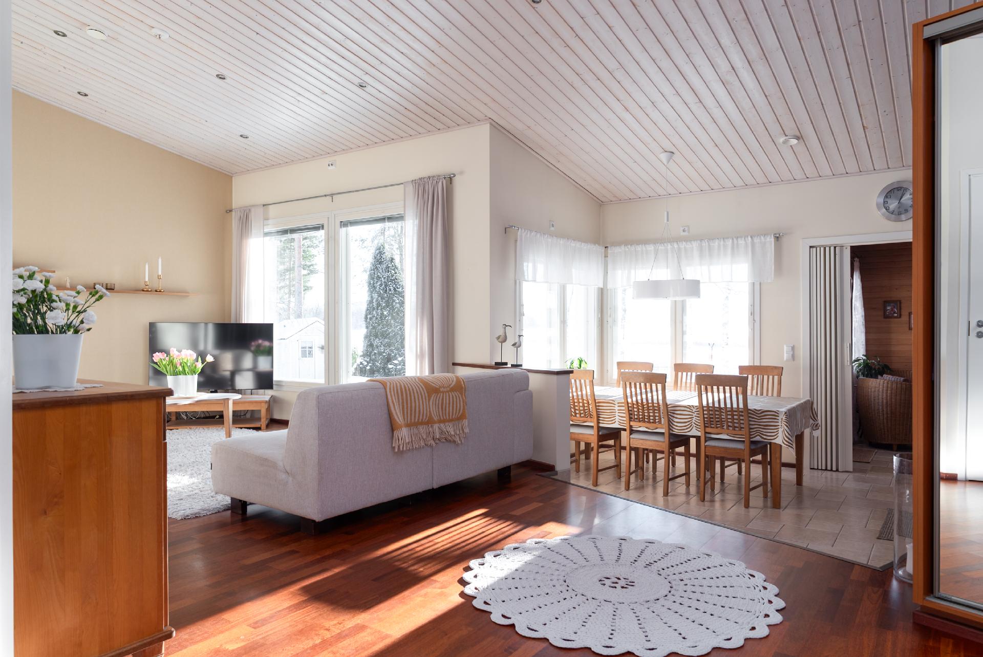 Olohuone/ ruokailutila