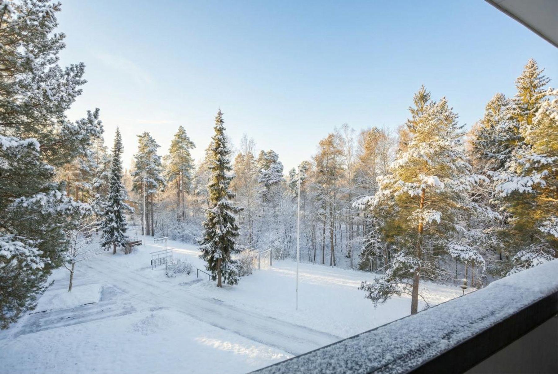 Näkymä huoneiston parvekkeelta