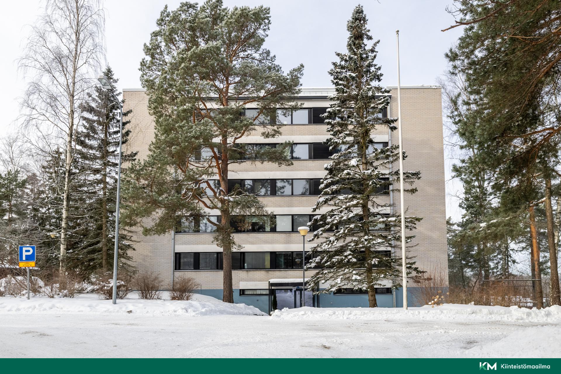 Julkisivu Merikorttitieltä