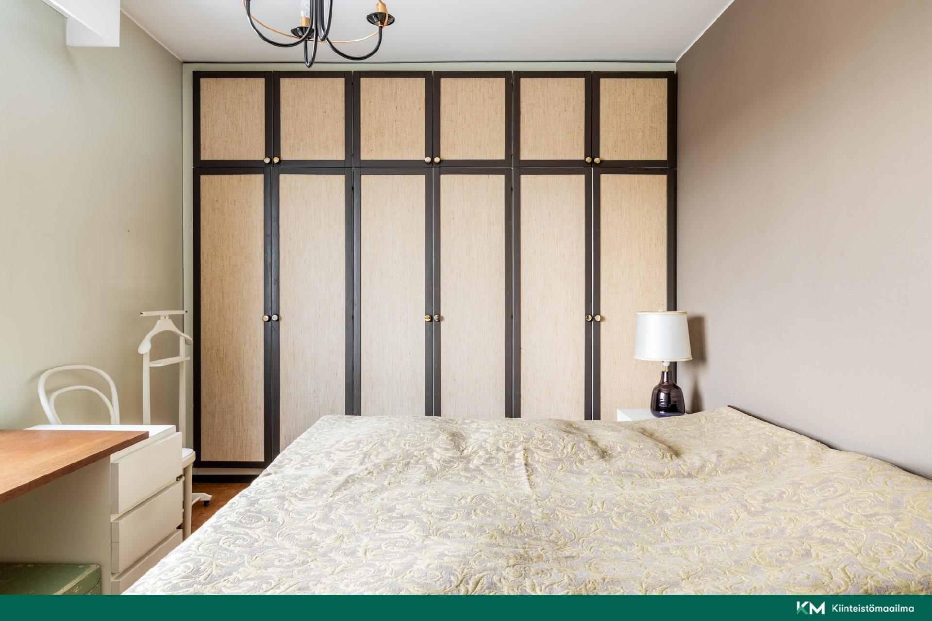 Kaappitila makuuhuoneessa 4