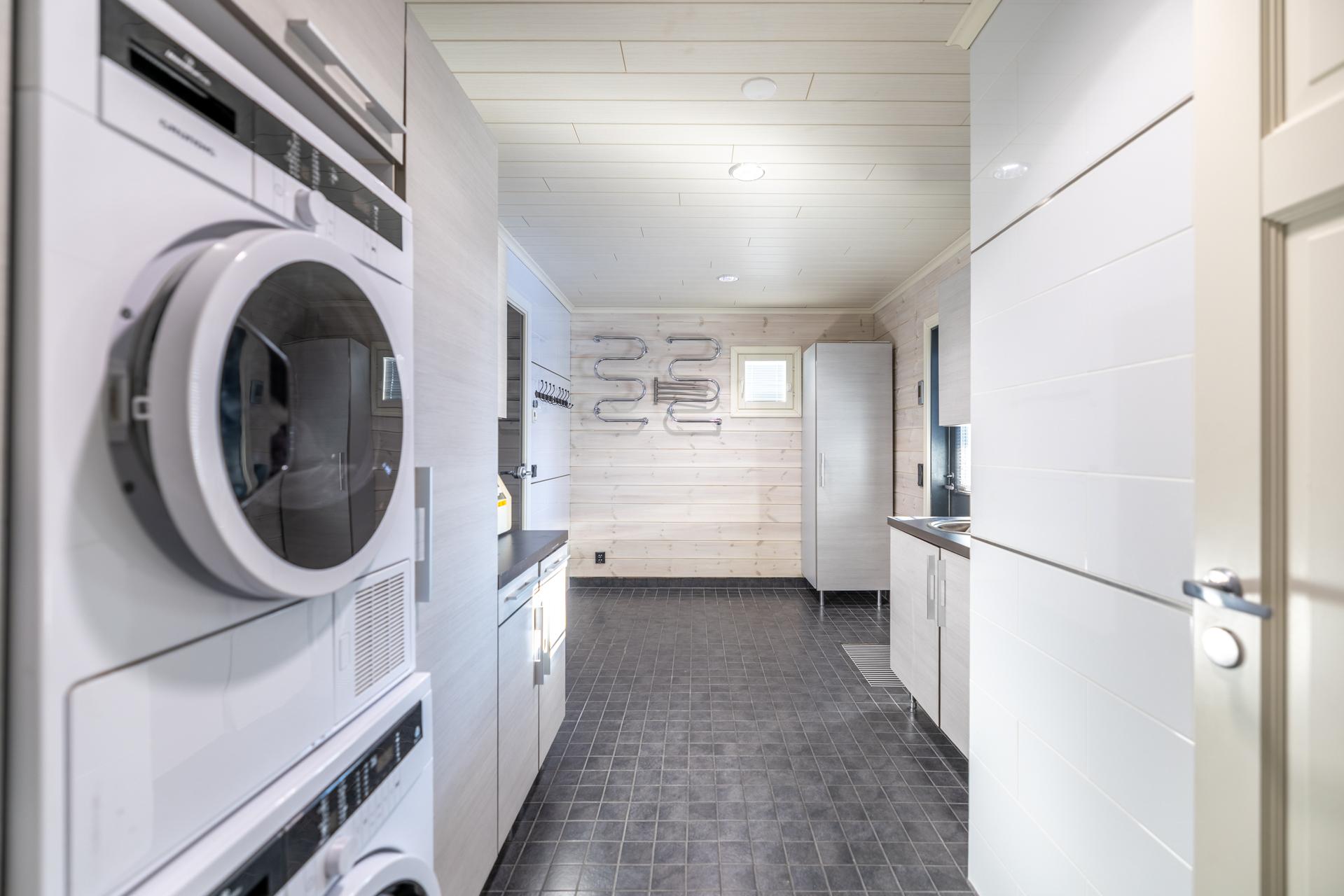 Kodinhoitohuone alakerrassa