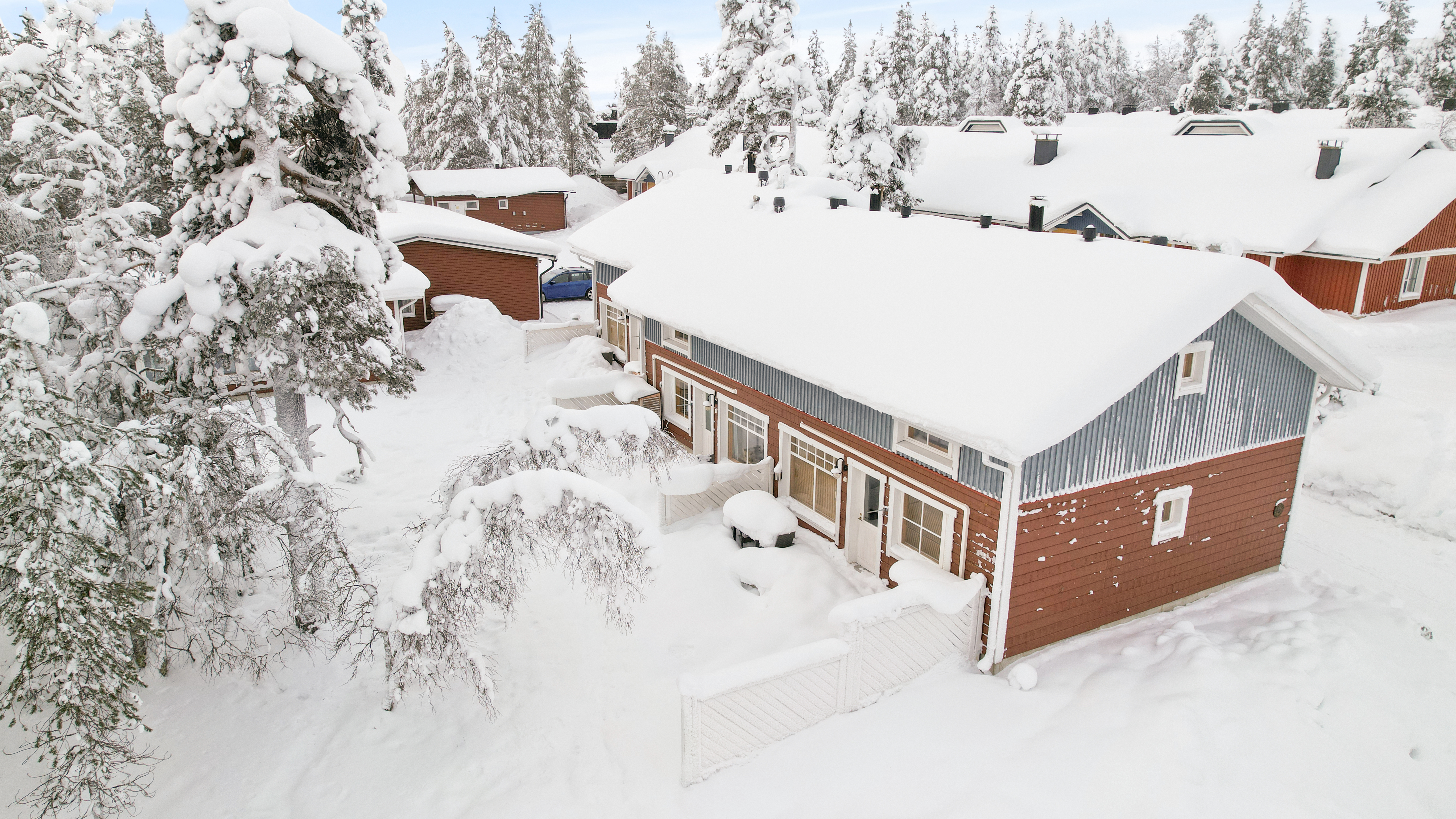 Jokaisella huoneistolla oma pieni takaterassi