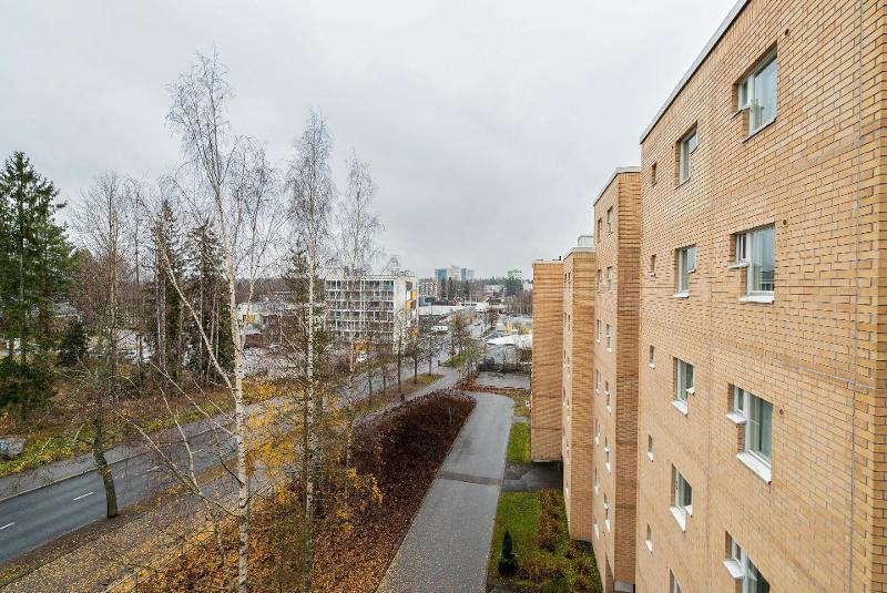 Julkisivu kadun puolelta