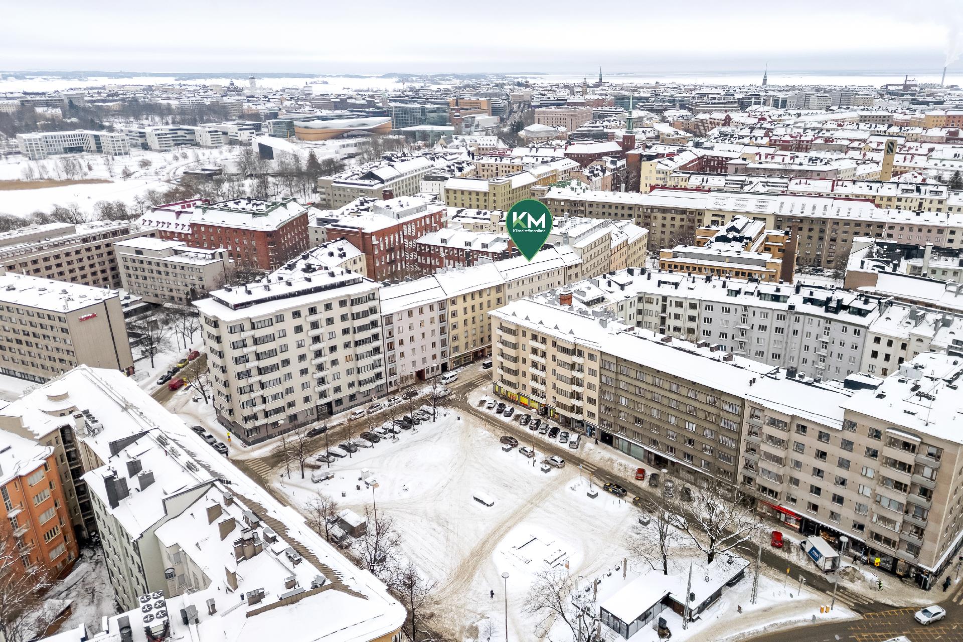 Töölöntori alhaalla keskellä