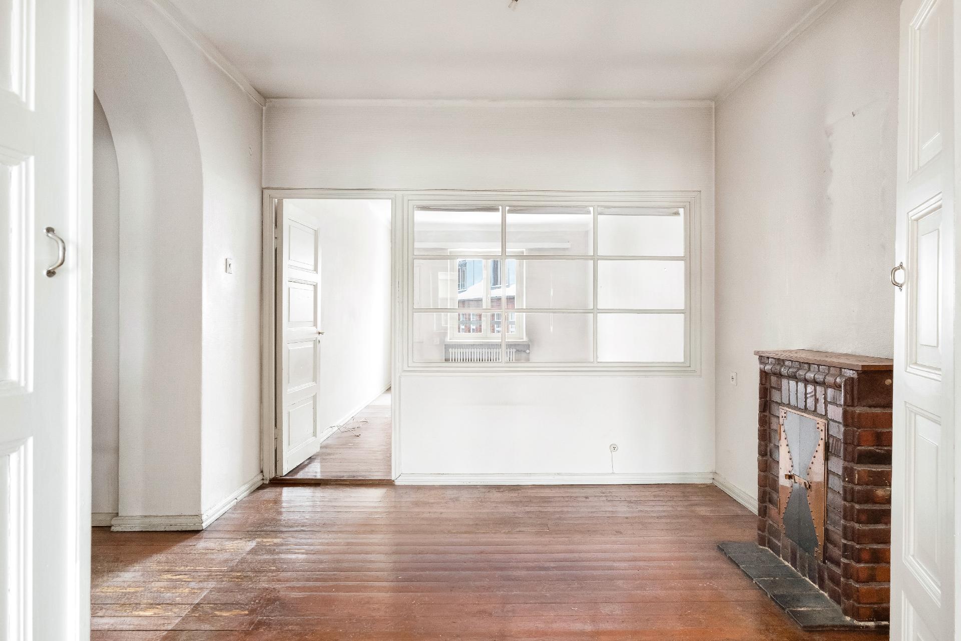 Hallista makuuhuoneen suuntaan