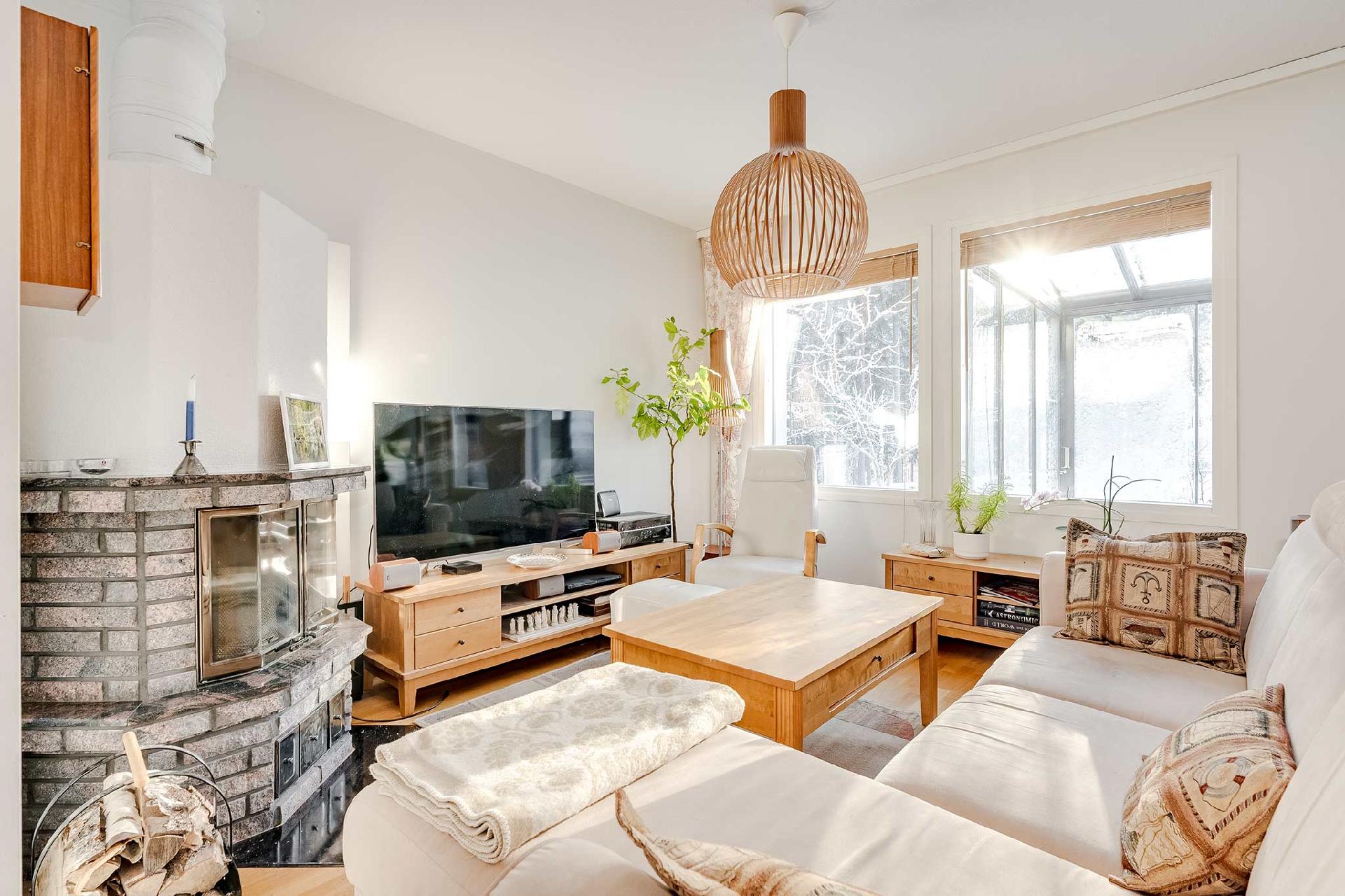 Tunnelmallinen varaava takka