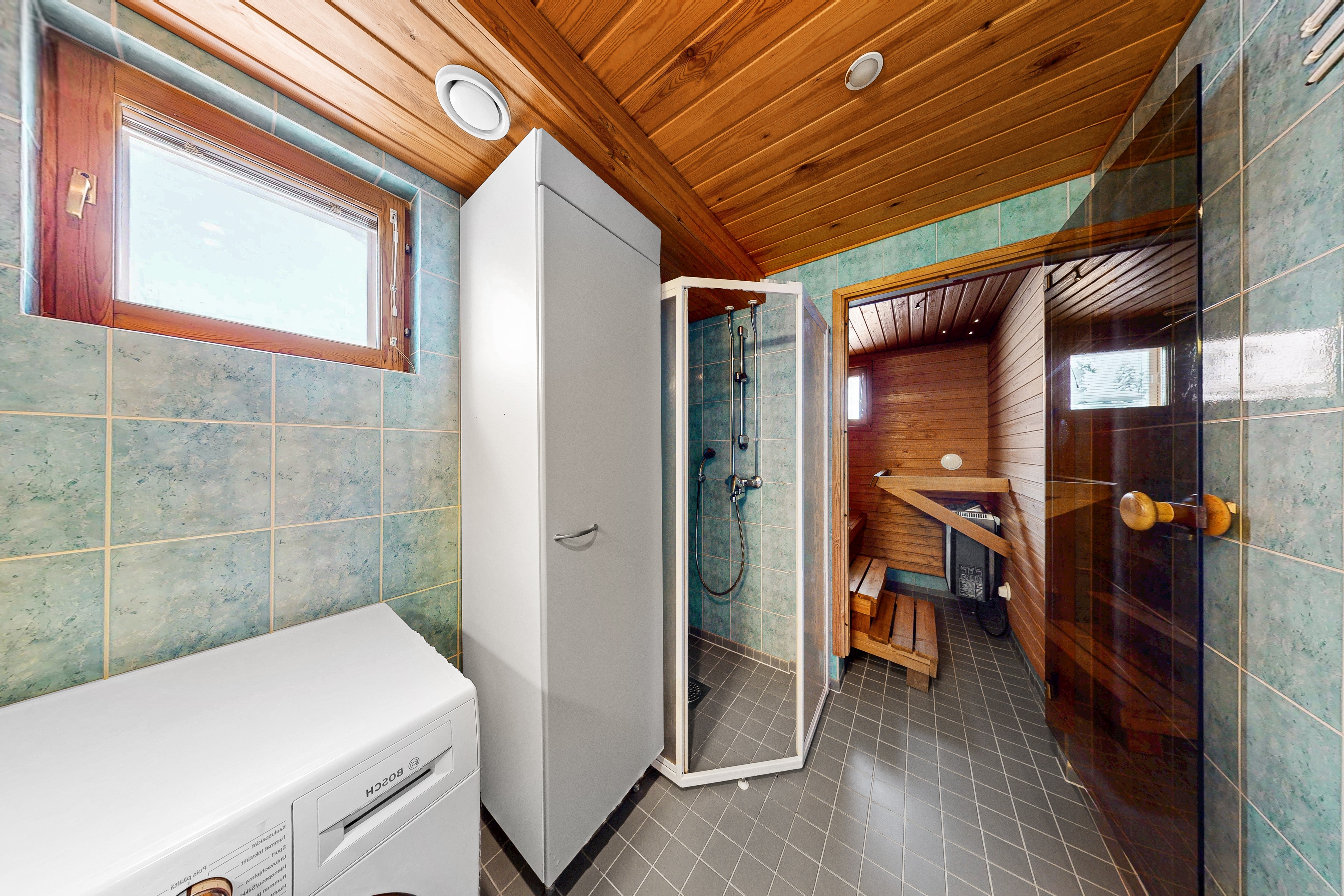 Rivitalohuoneisto B alakerran kph/wc/sauna