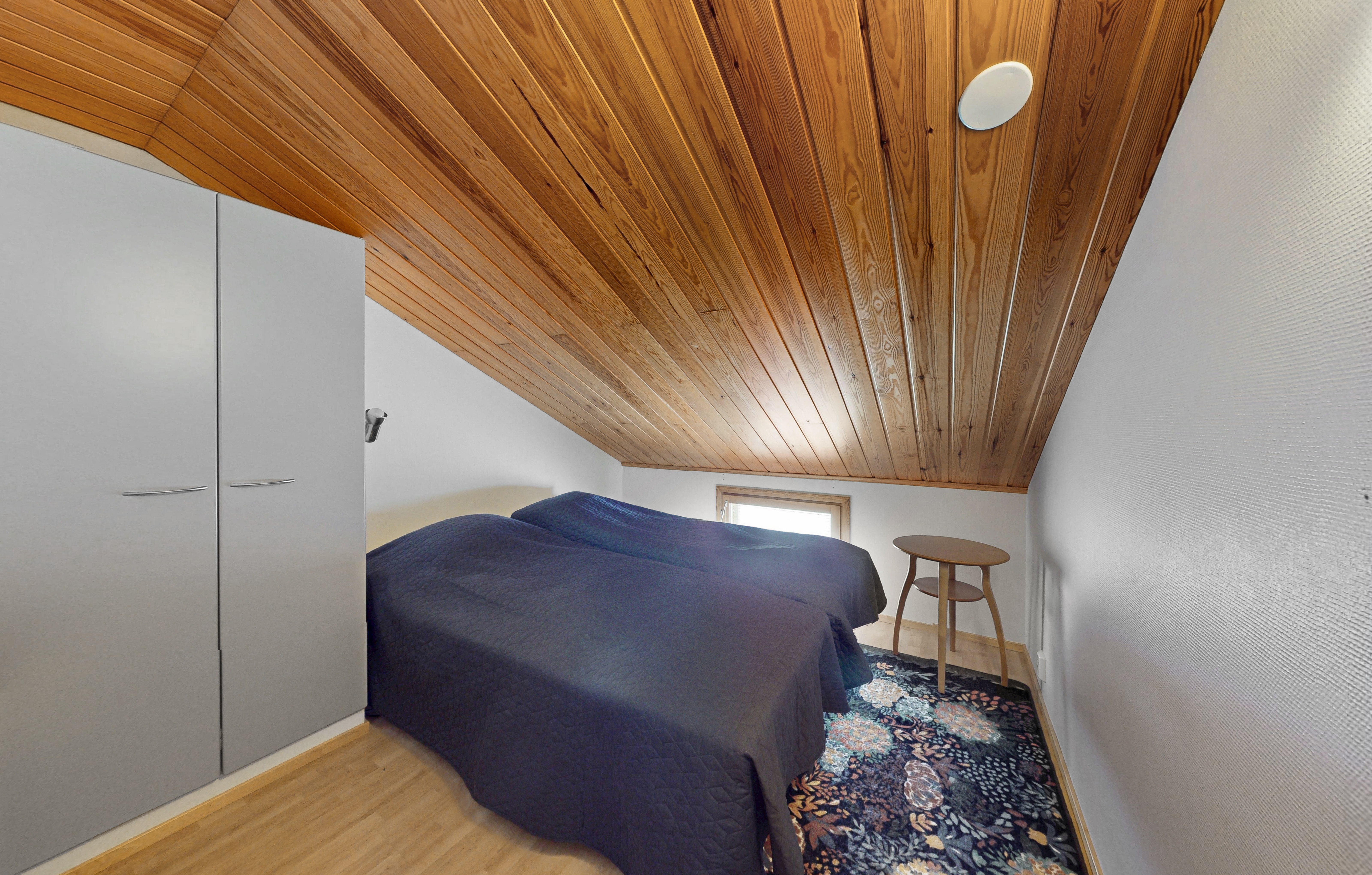 Rivitalohuoneisto B parvi