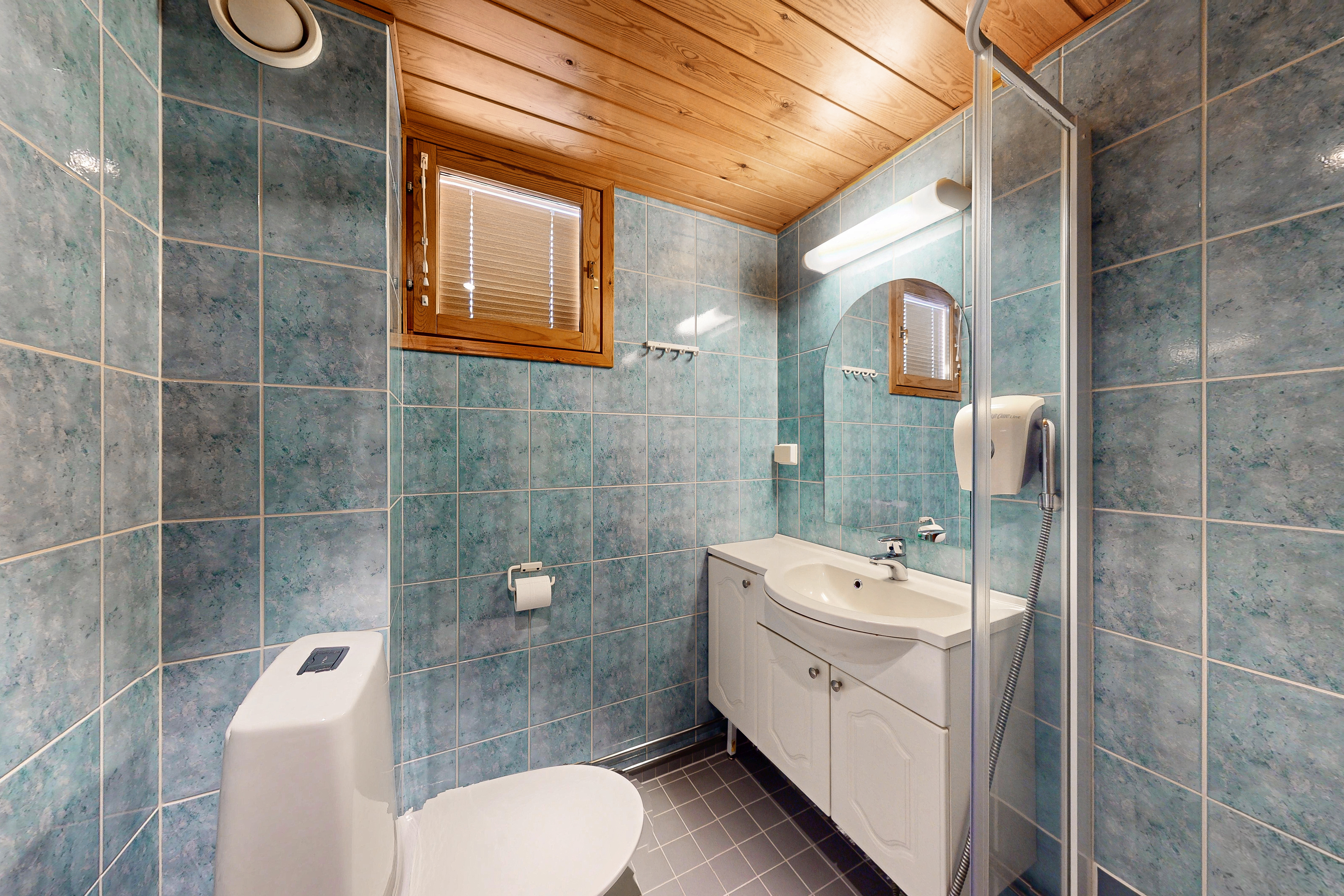 Rivitalohuoneisto A ja C parvella oma wc/kph