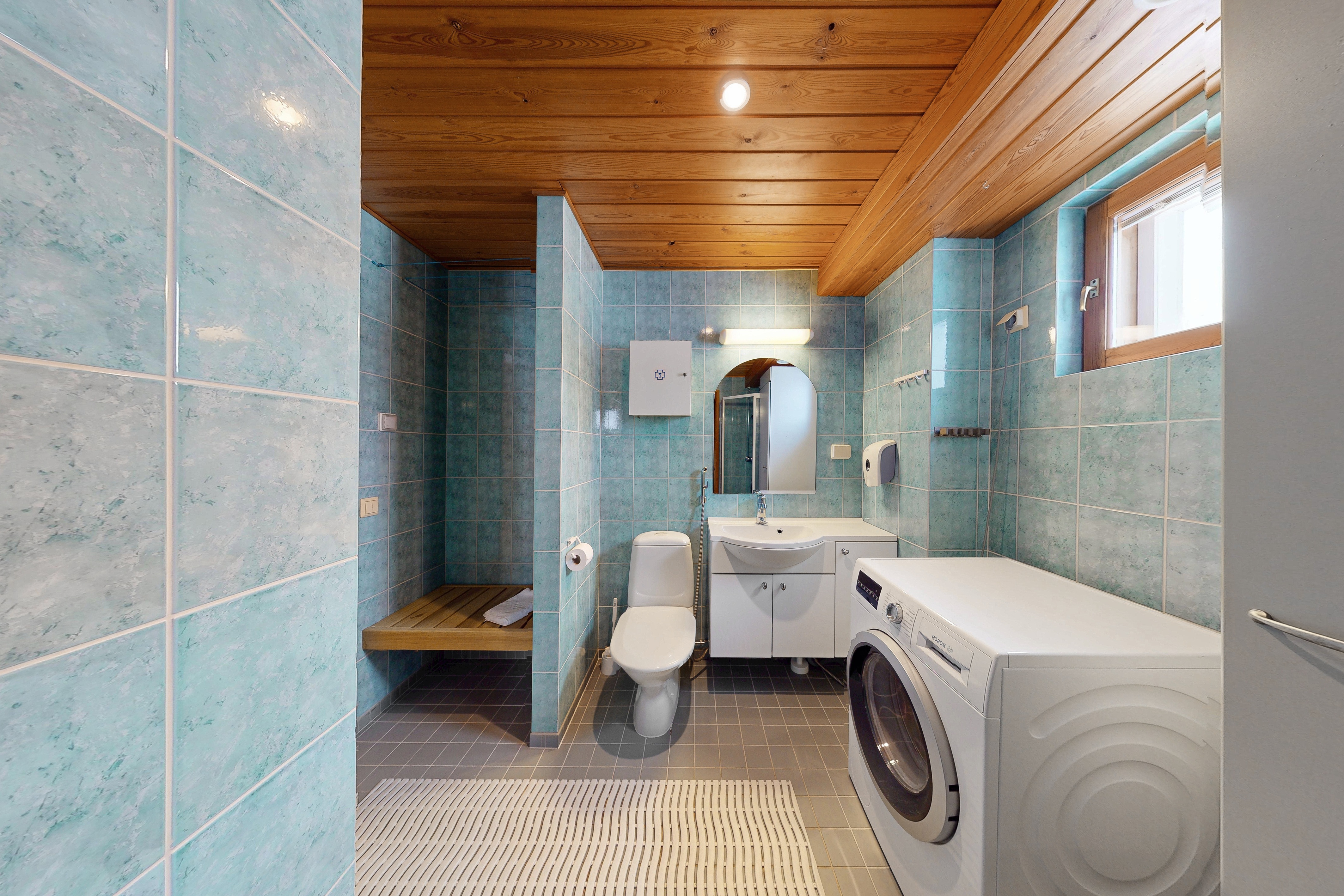 Rivitalohuoneisto B alakerran kph/wc/sauna