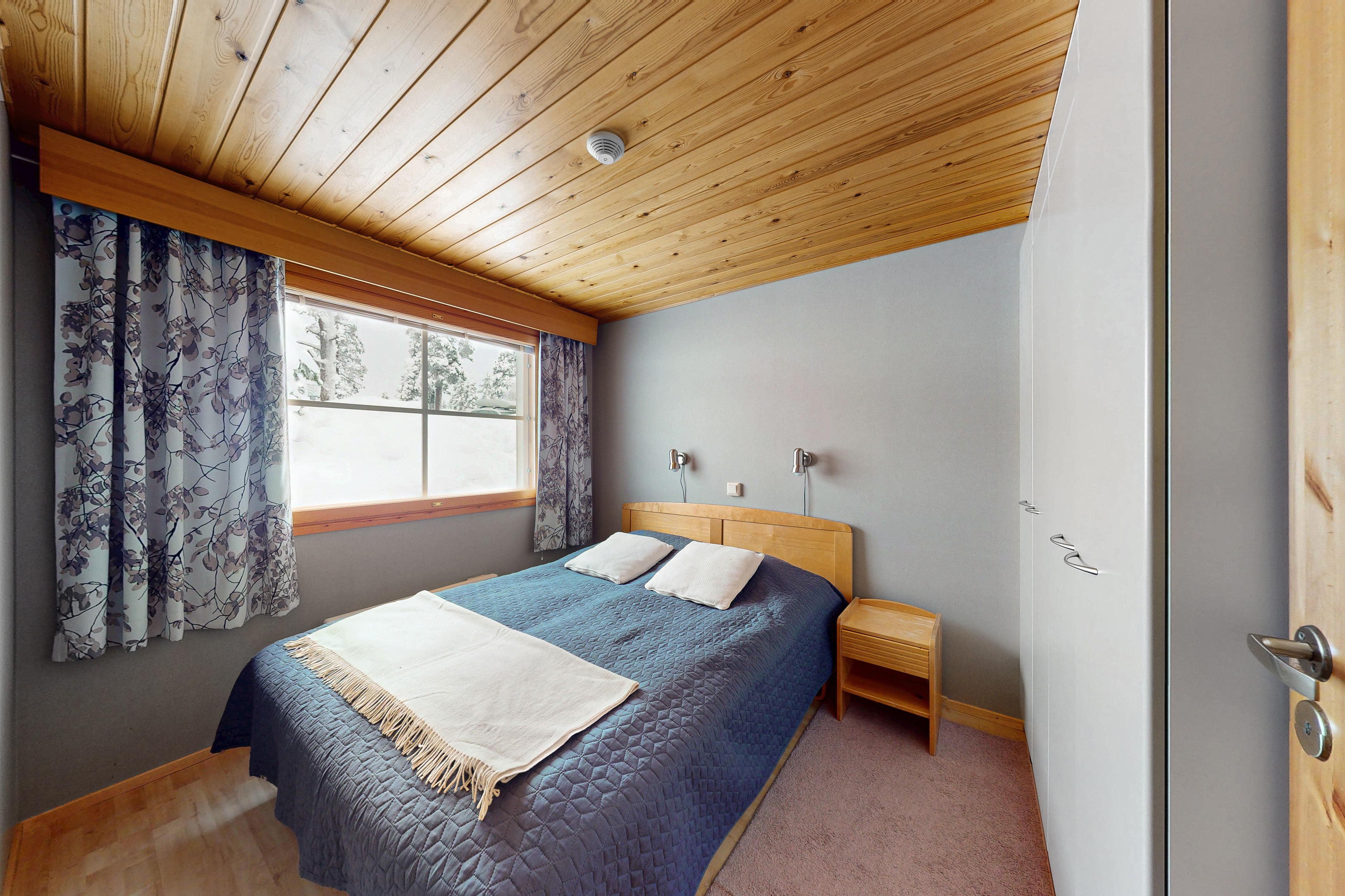 Rivitalohuoneisto B alakerran makuuhuone