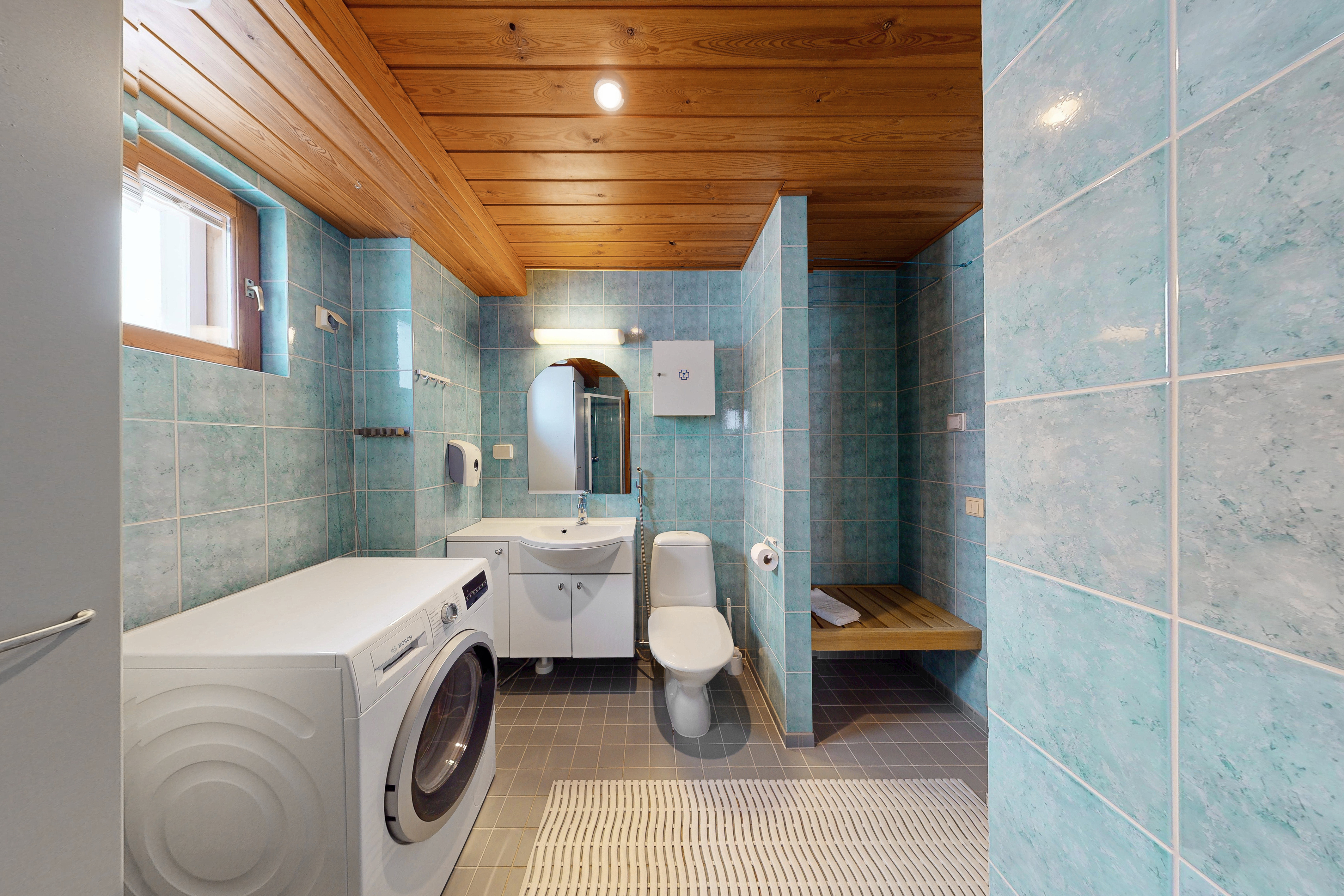 Rivitalohuoneisto Aja C alakerran kph/wc/sauna