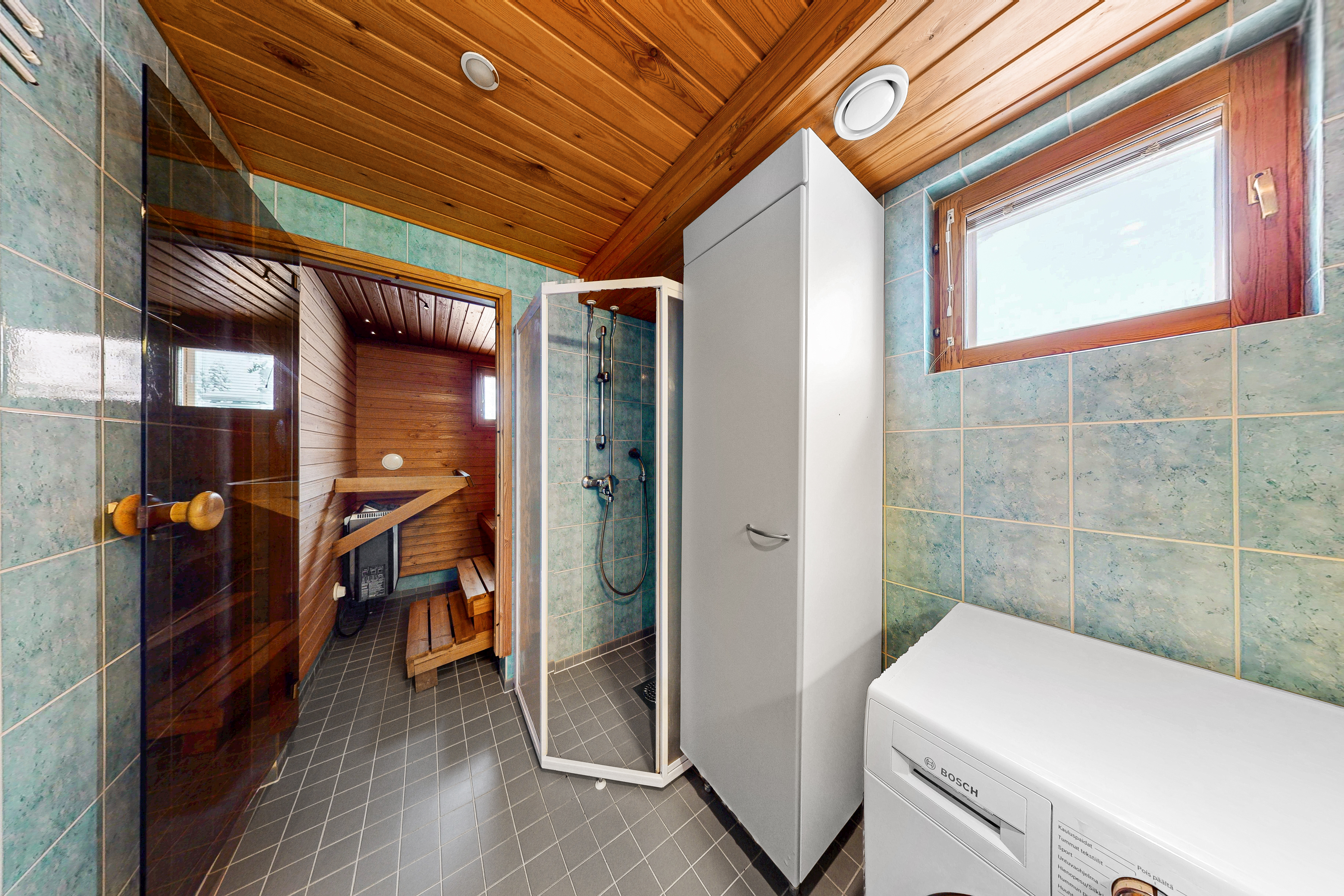 Rivitalohuoneisto A ja C alakerran kph/wc/sauna