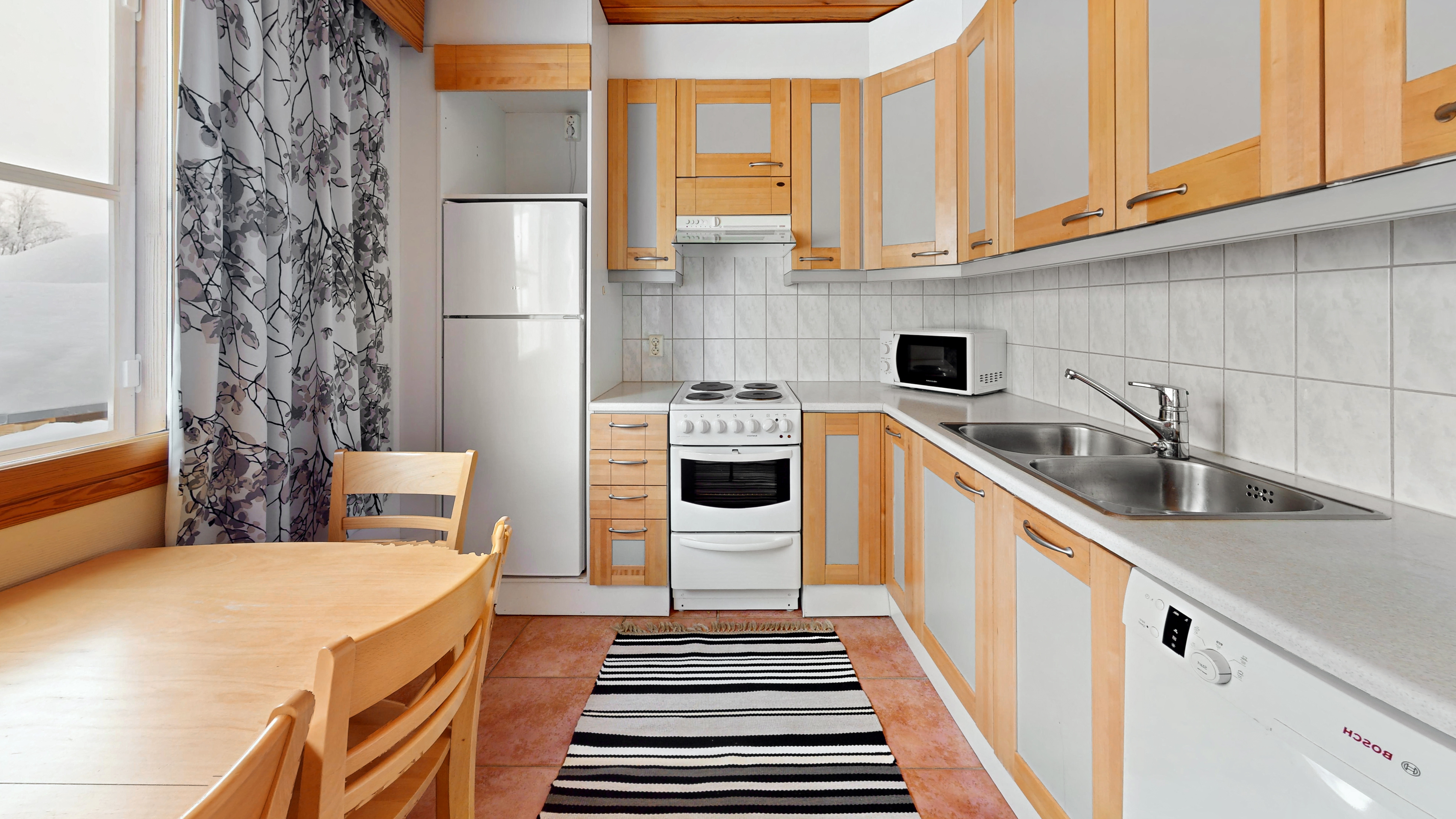 Rivitalohuoneisto B keittiö