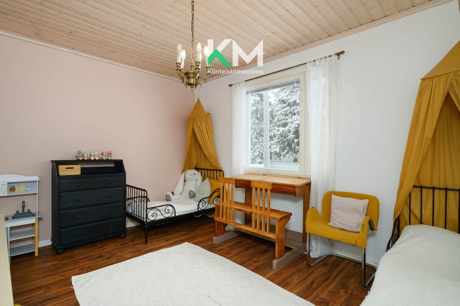 3. makuuhuone vaatehuoneella