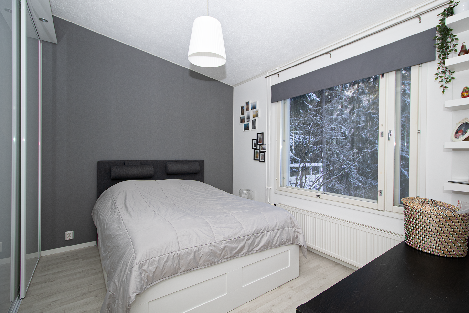 Päämakuuhuoneessa reilusti huonekorkeutta