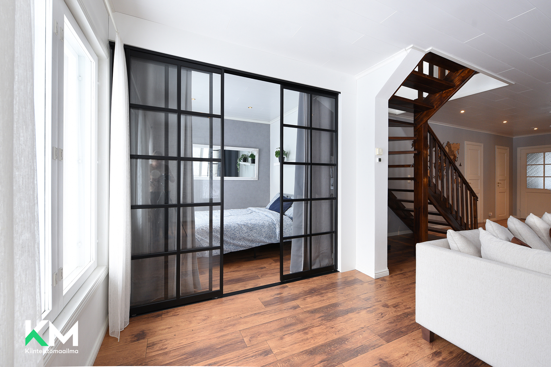 Olohuone ja makuuhuone