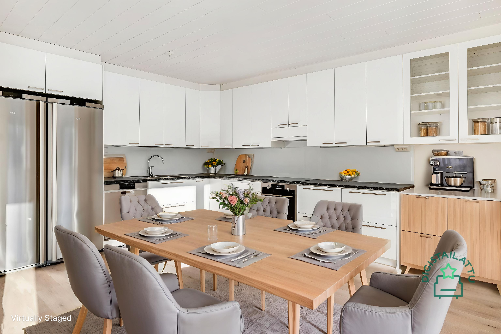 Isoon keittiöön mahtuu suurempikin pöytä.