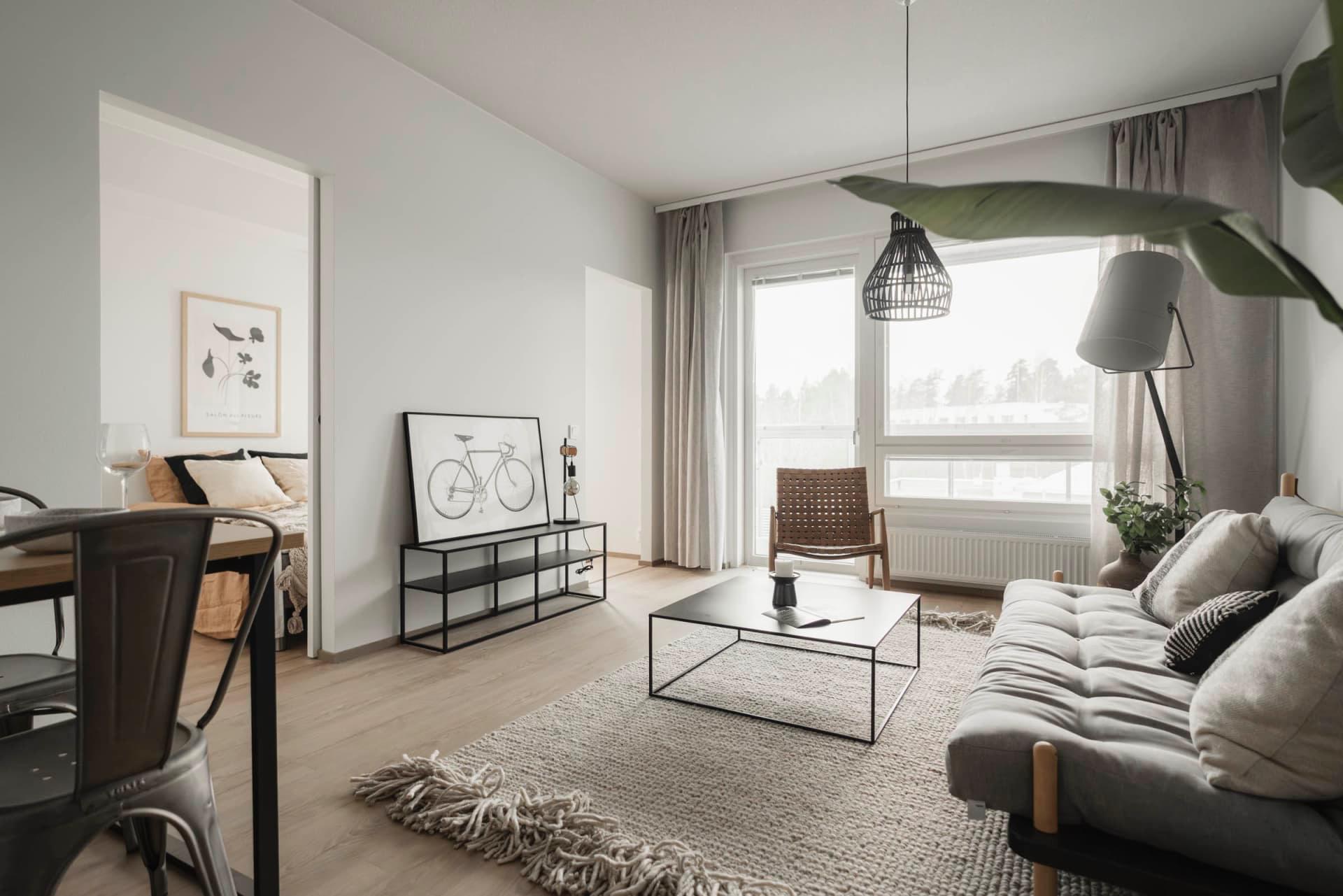 olohuoneen jatkeena lasitettu perveke