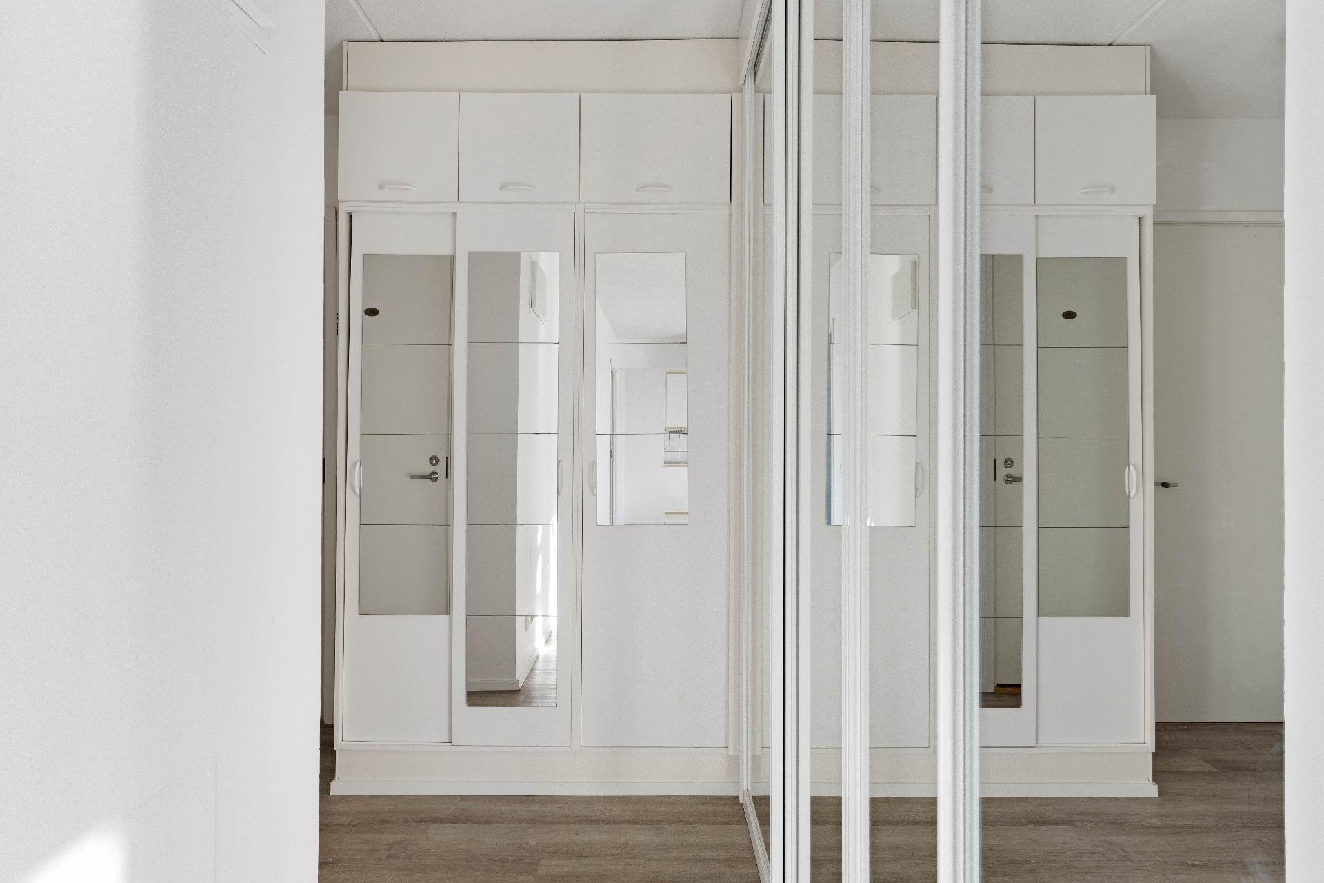 Kaivonkatsojantie 13, Kallahti, Helsinki