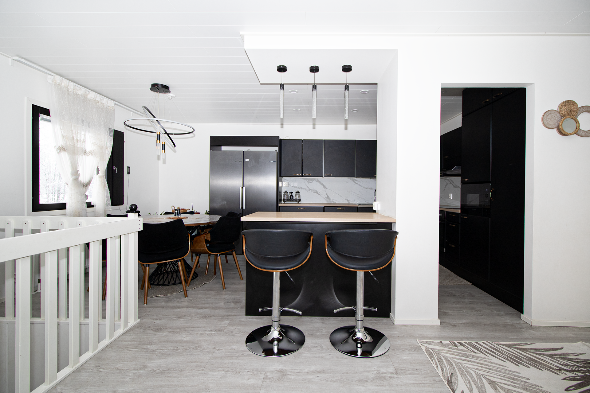 Avoin keittiö/olohuone yhteys