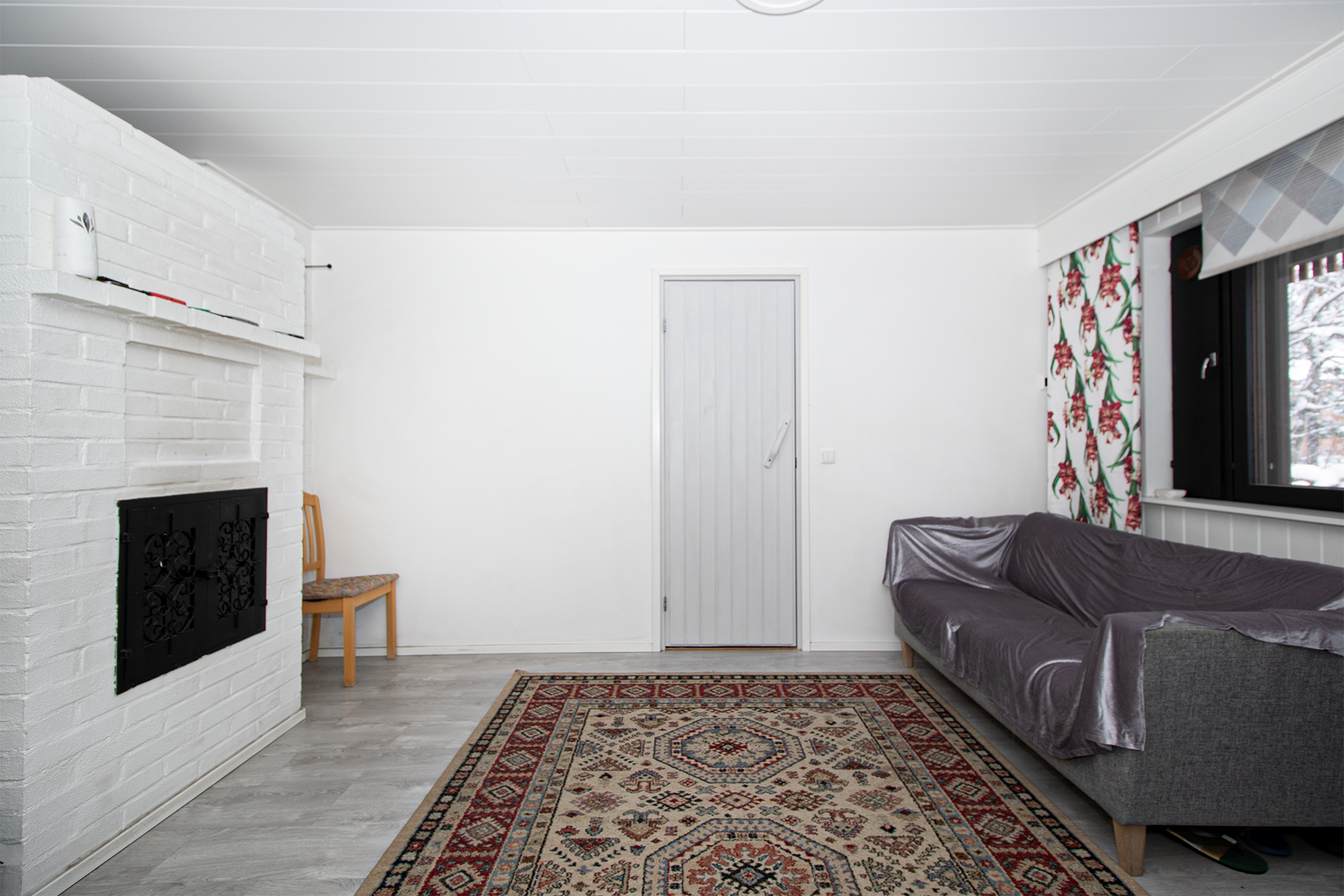 takkahuoneesta käynti pihaller