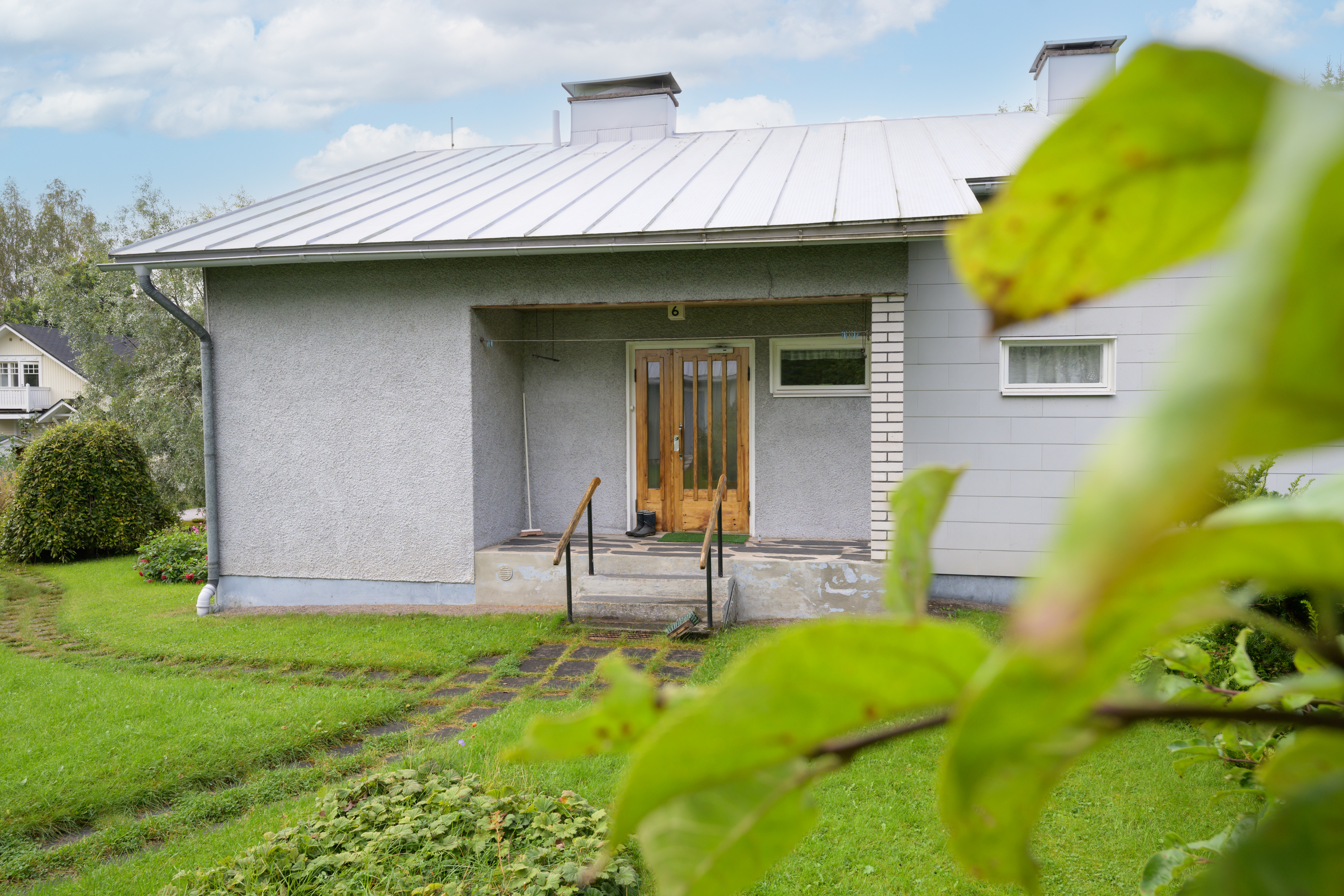 kesäkuvia kohteesta