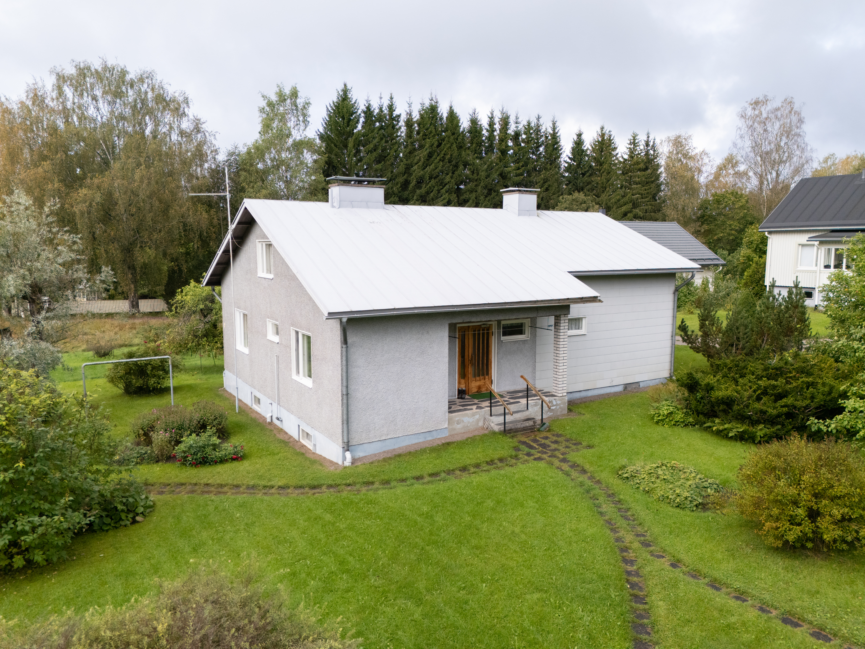 kesäkuvia kohteesta