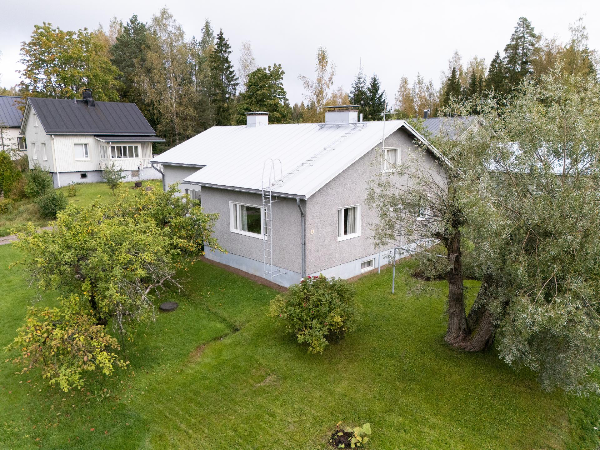 kesäkuvia kohteesta