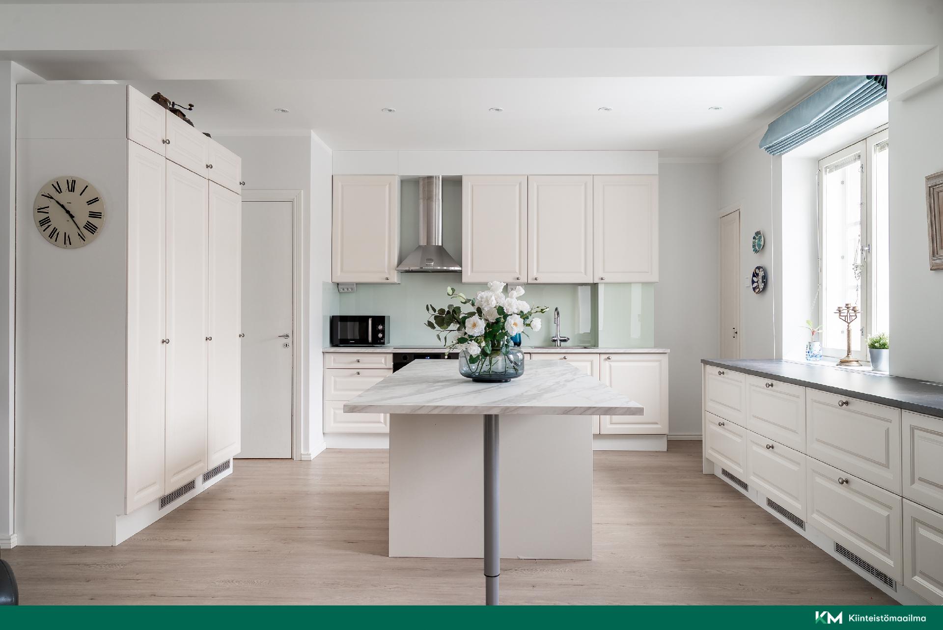 Vänrikki Stoolin katu 9, Etu-Töölö, Helsinki