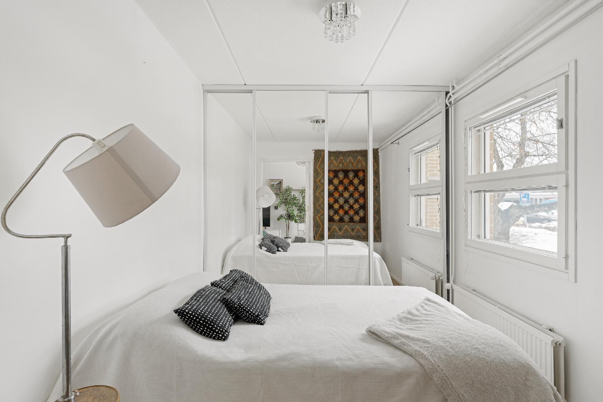 Alakerran makuuhuone