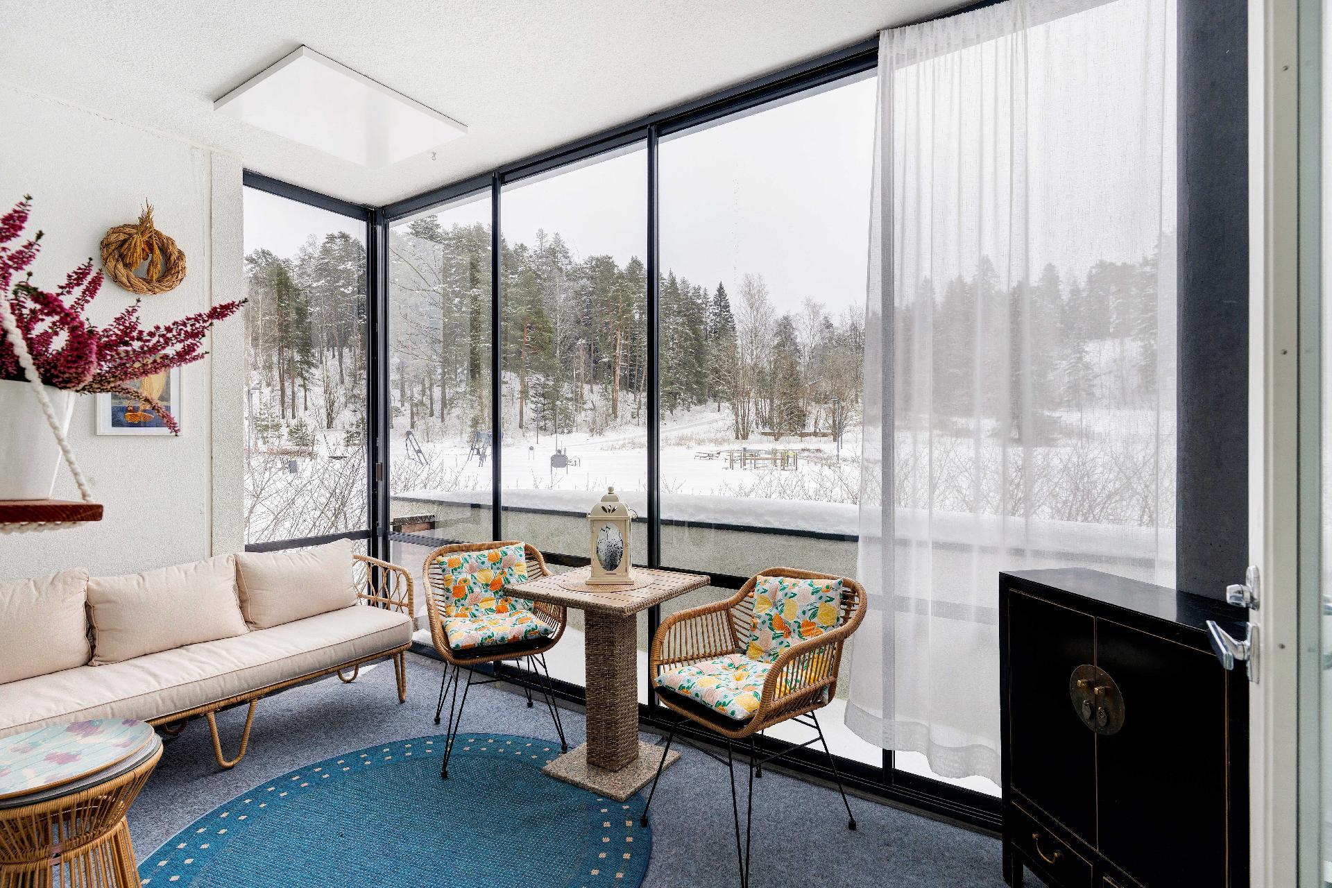 Lasitettu terassiparveke.