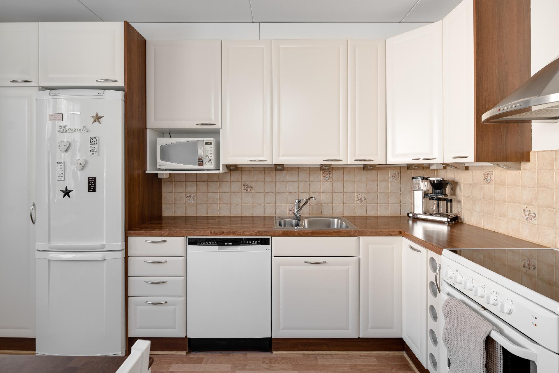 Laajavuorenkuja 3, Martinlaakso, Vantaa