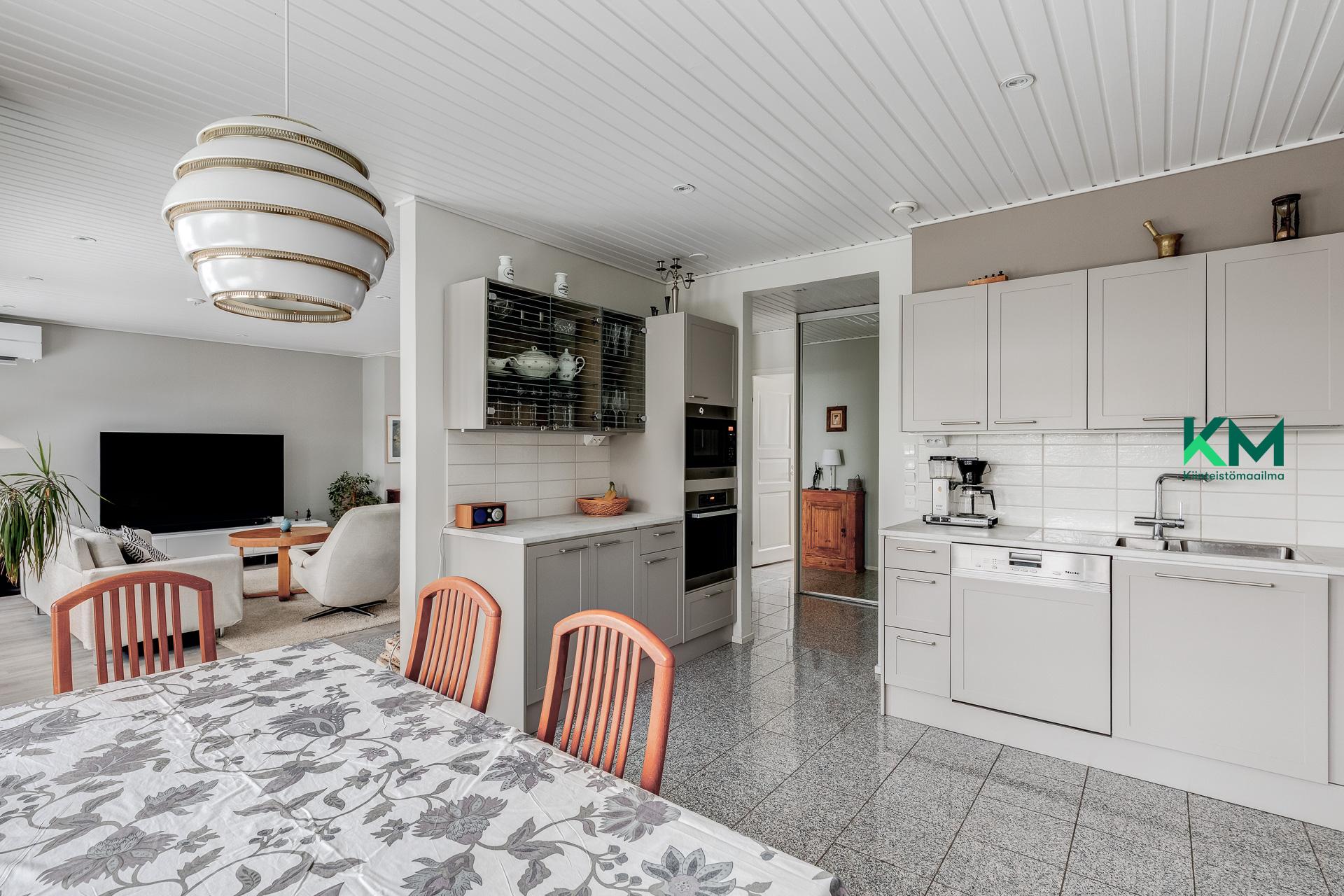 Kaskenpolttajantie 6, Paloheinä, Helsinki