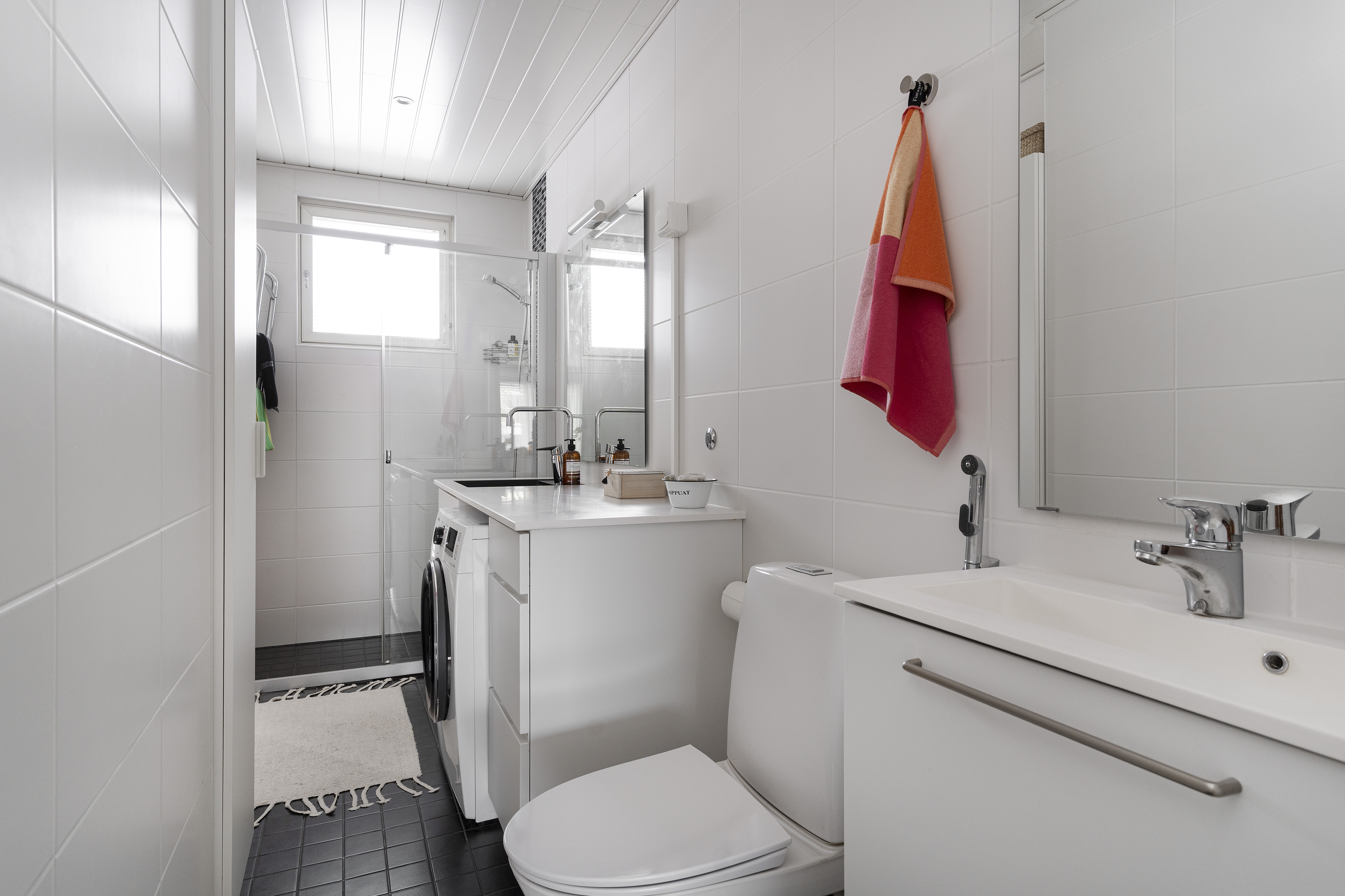 Ikkunallinen kylpyhuone