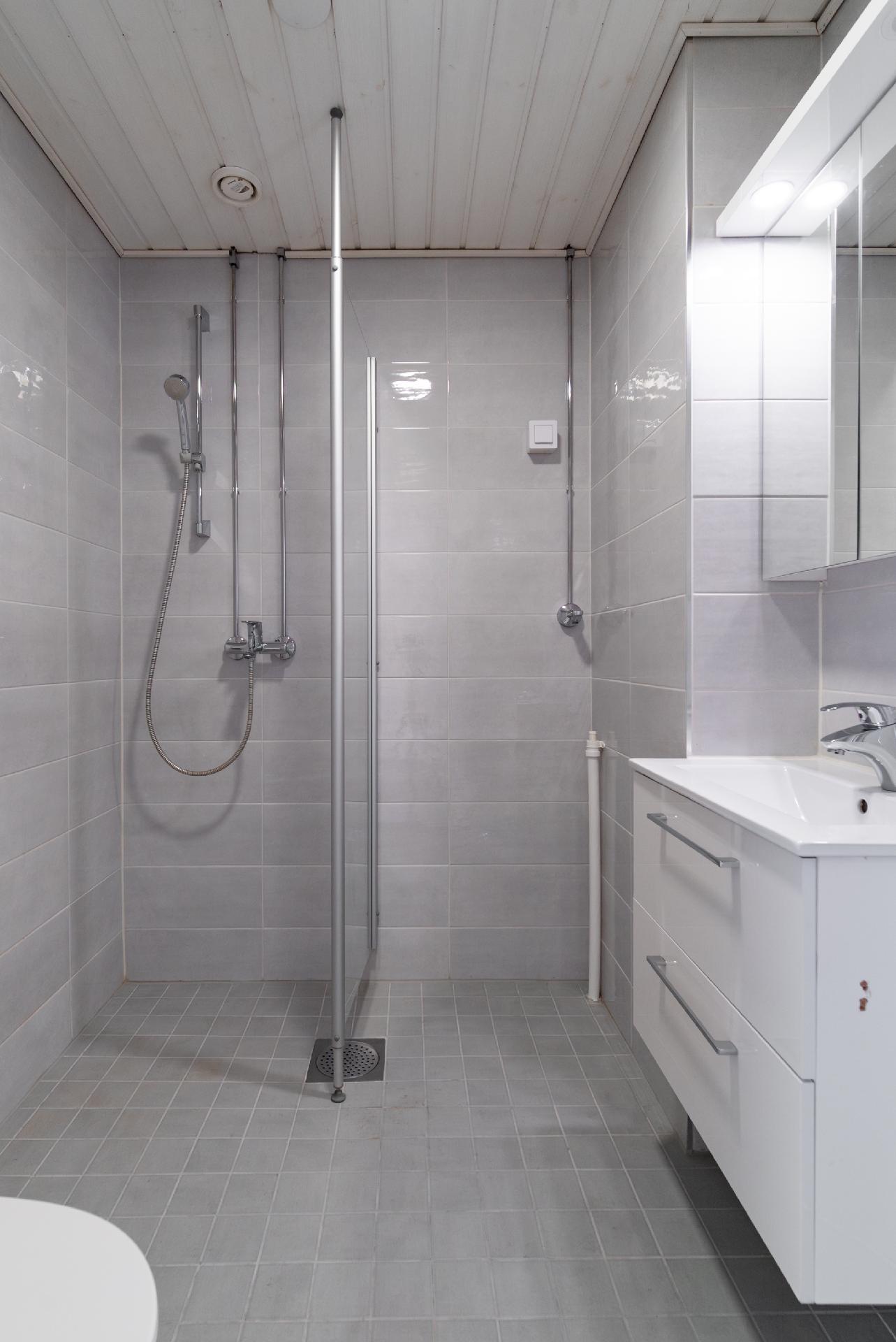 Remontoitu kylpyhuone