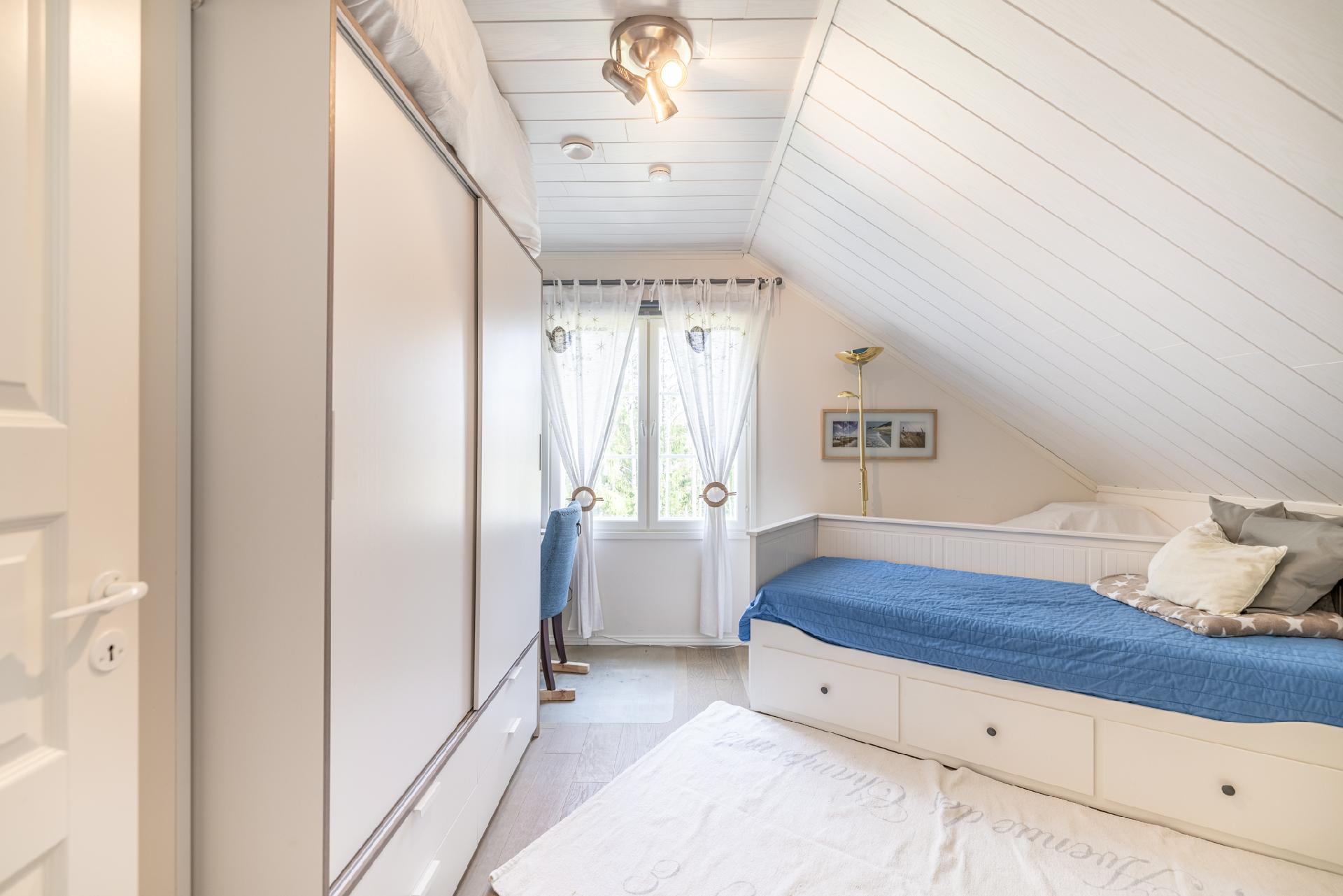 Yläkerran kolmas mh