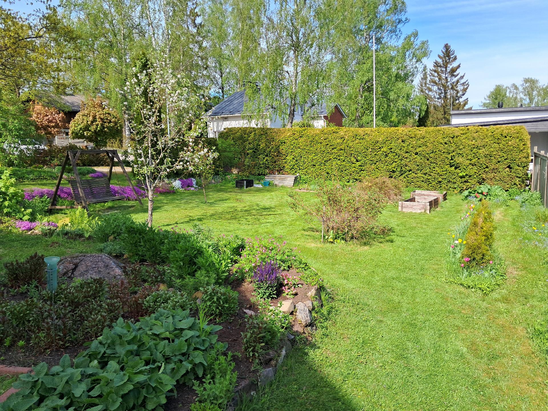 Etupiha myydään erilisellä kaupalla rakennuspaikaksi