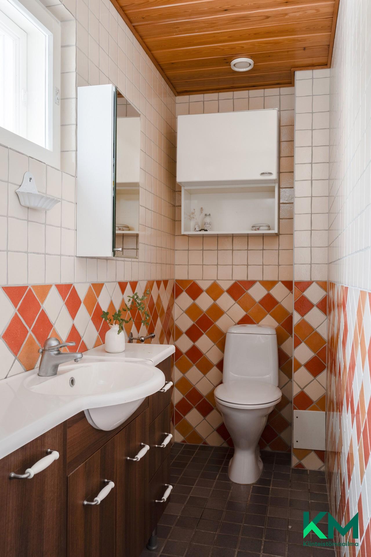 Perintökaarentie 2, Torpparinmäki, Helsinki