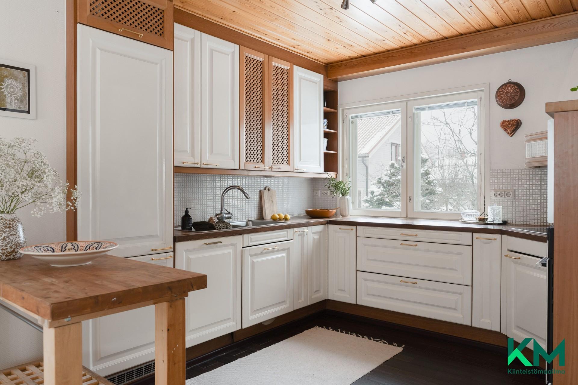 Perintökaarentie 2, Torpparinmäki, Helsinki