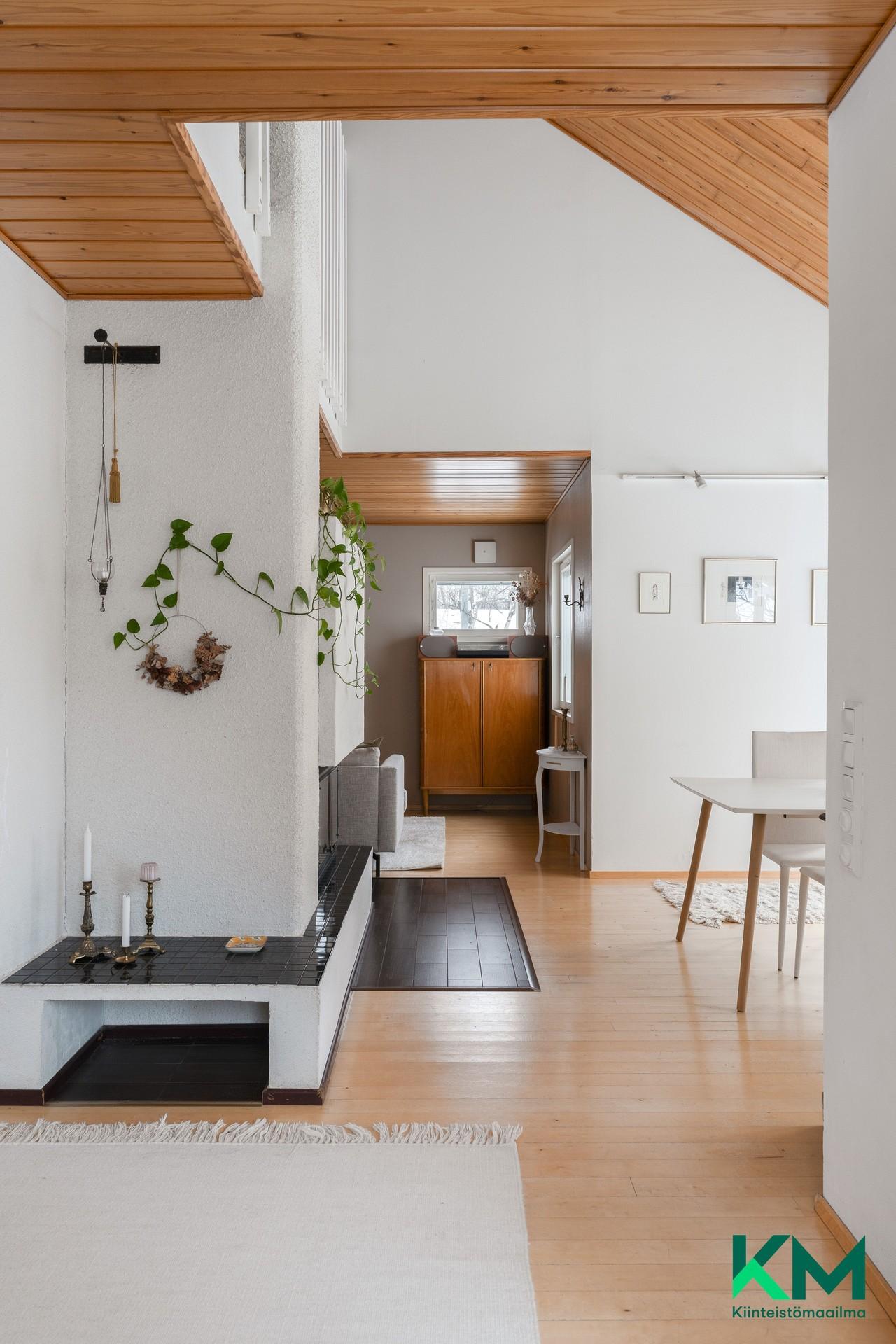 Perintökaarentie 2, Torpparinmäki, Helsinki